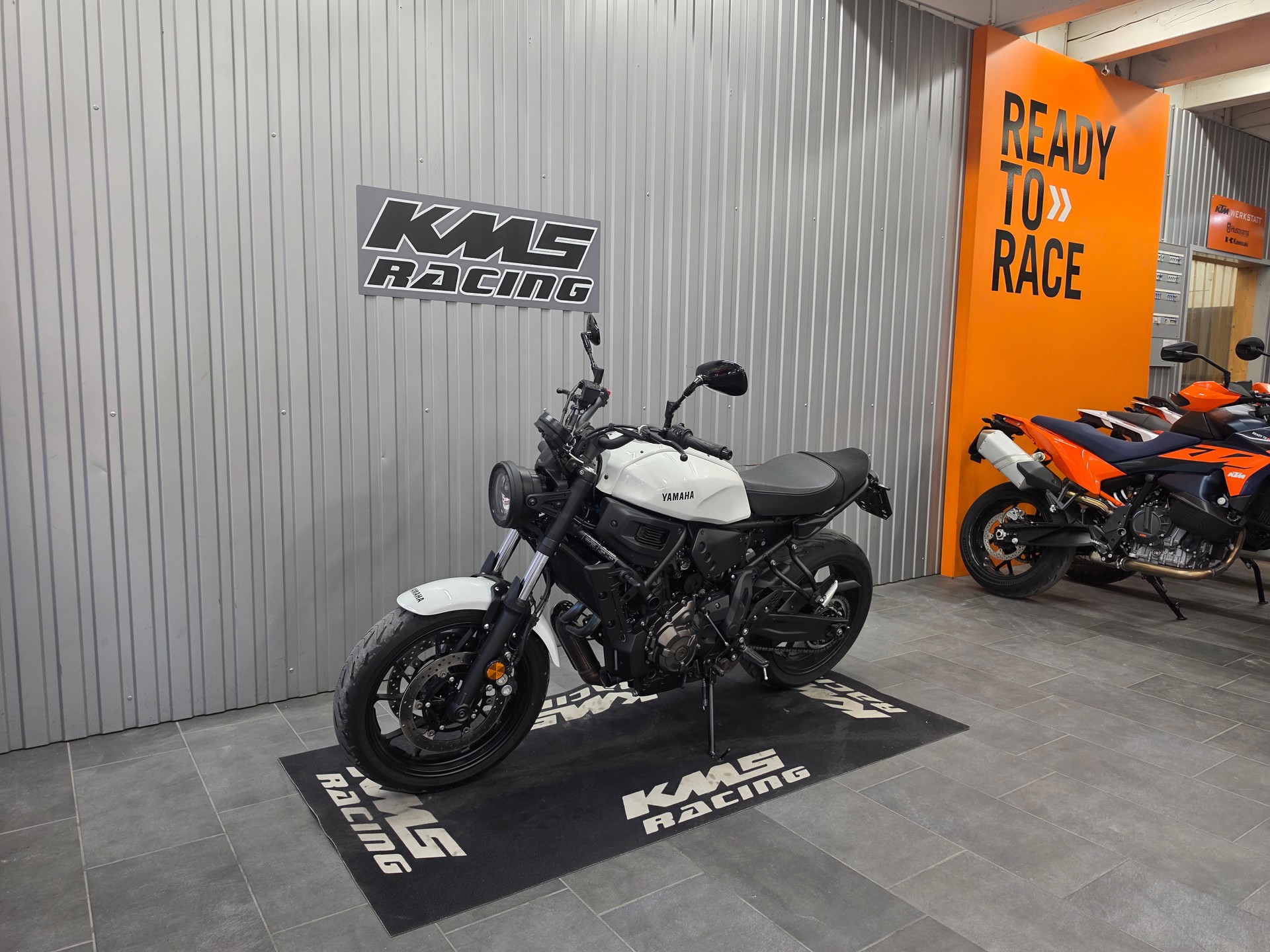 YAMAHA XSR 700-image-2