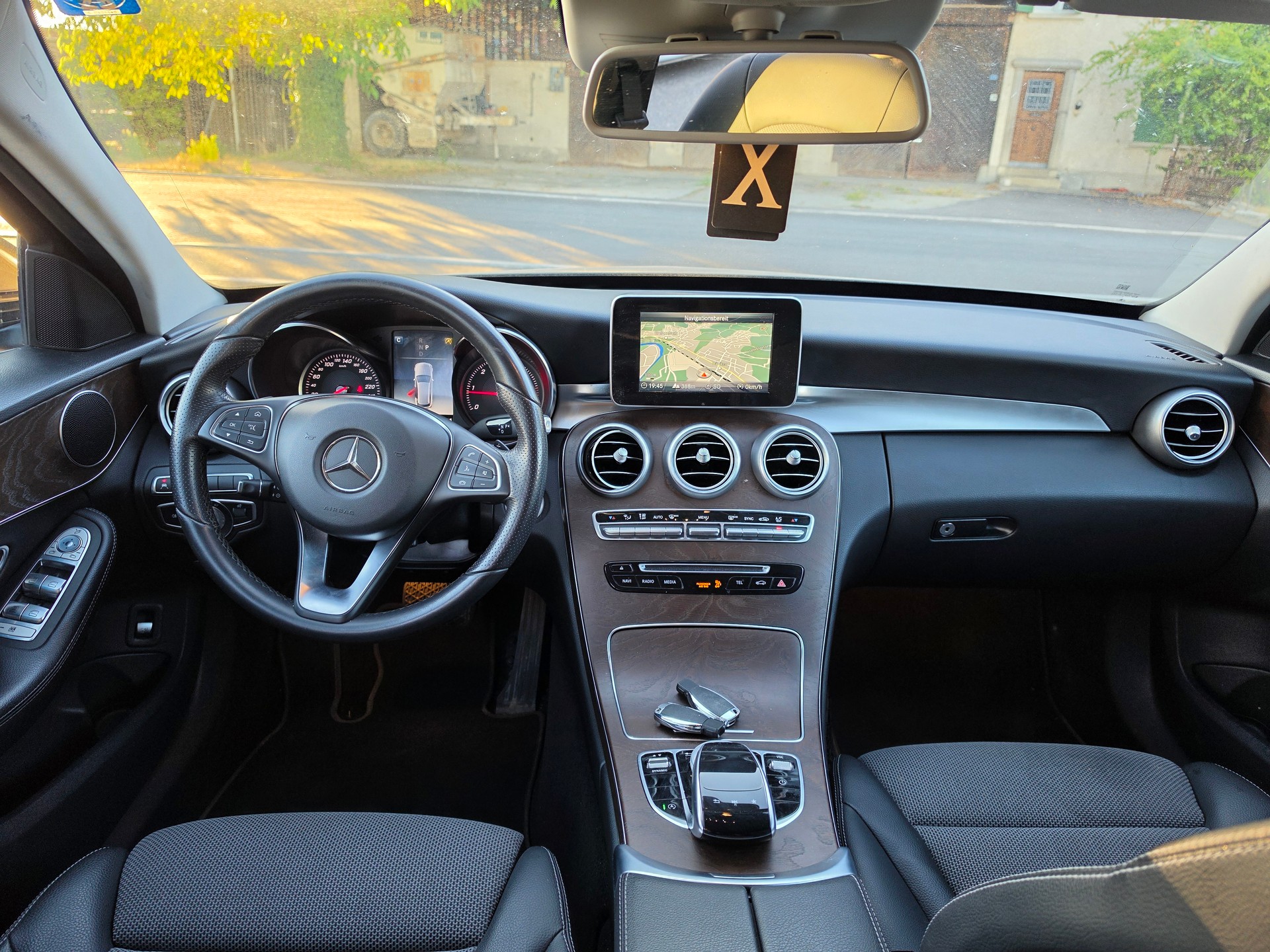 MERCEDES-BENZ C 220 d Swiss Star Avantgarde 4Matic 9G-Tronic-image-7