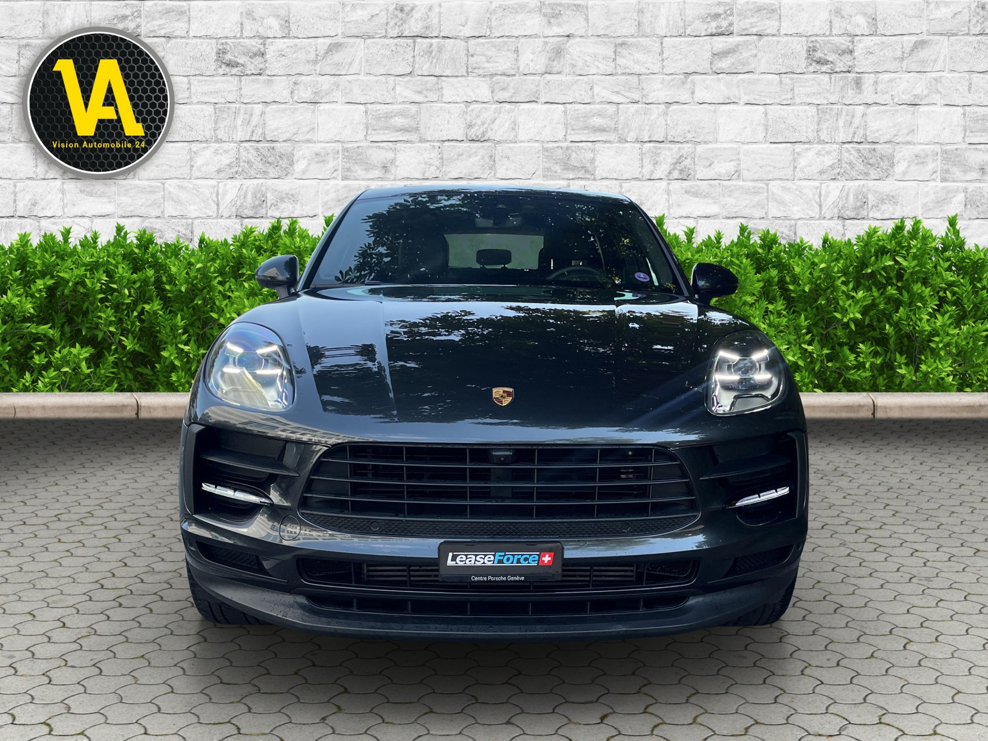 PORSCHE Macan PDK-showroom-element-1