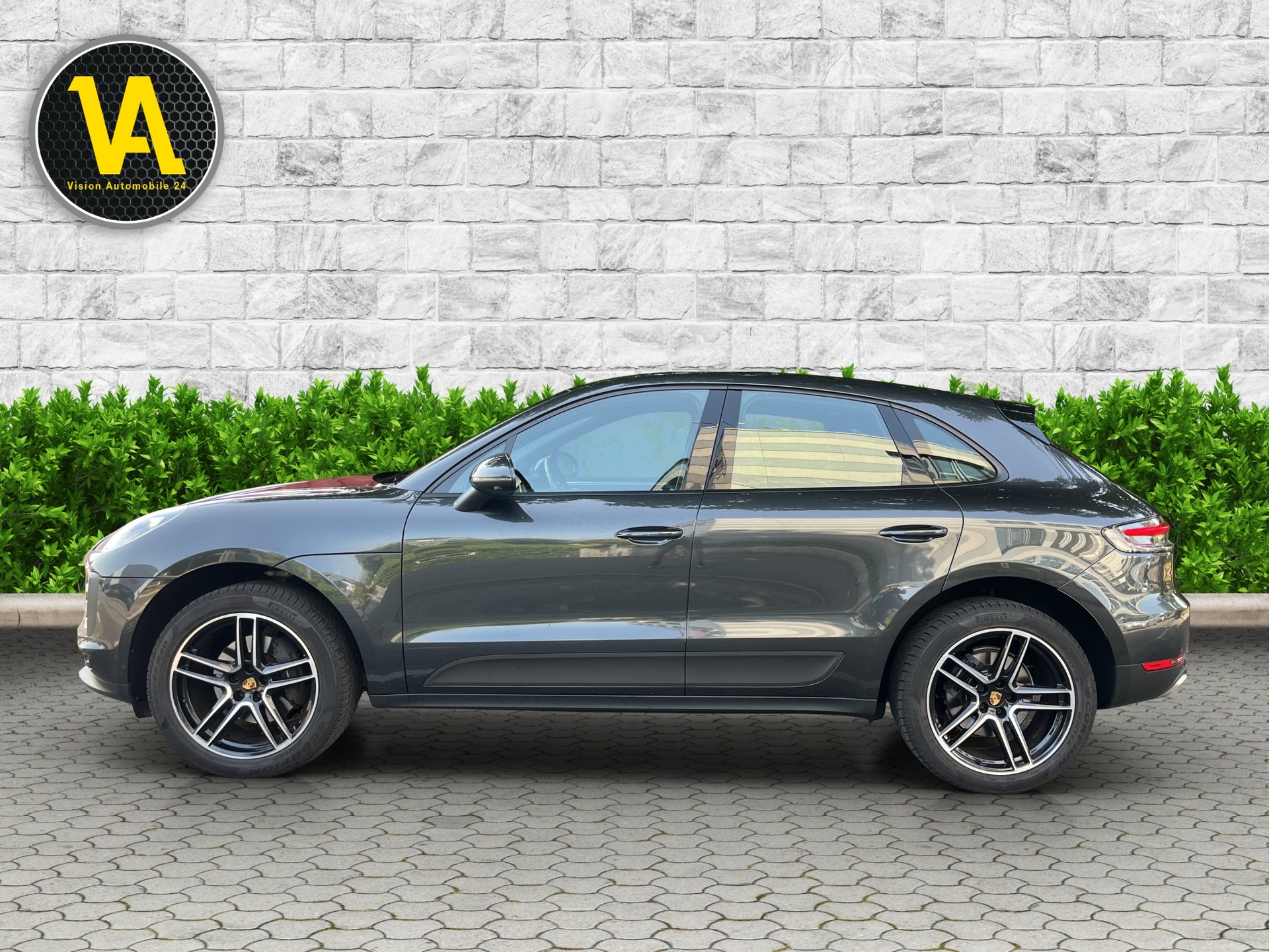 PORSCHE Macan PDK-showroom-element-3