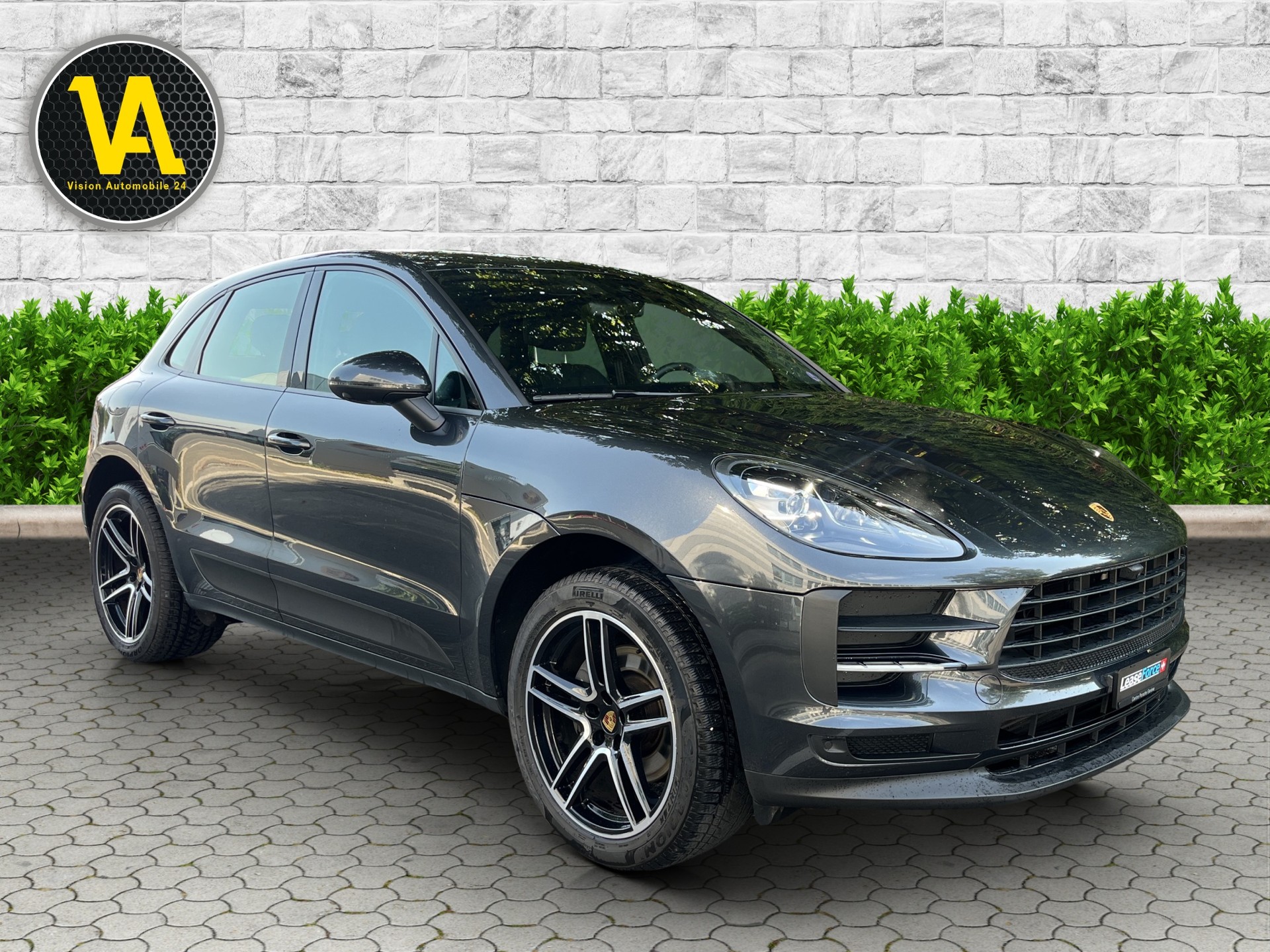 PORSCHE Macan PDK-showroom-element-2