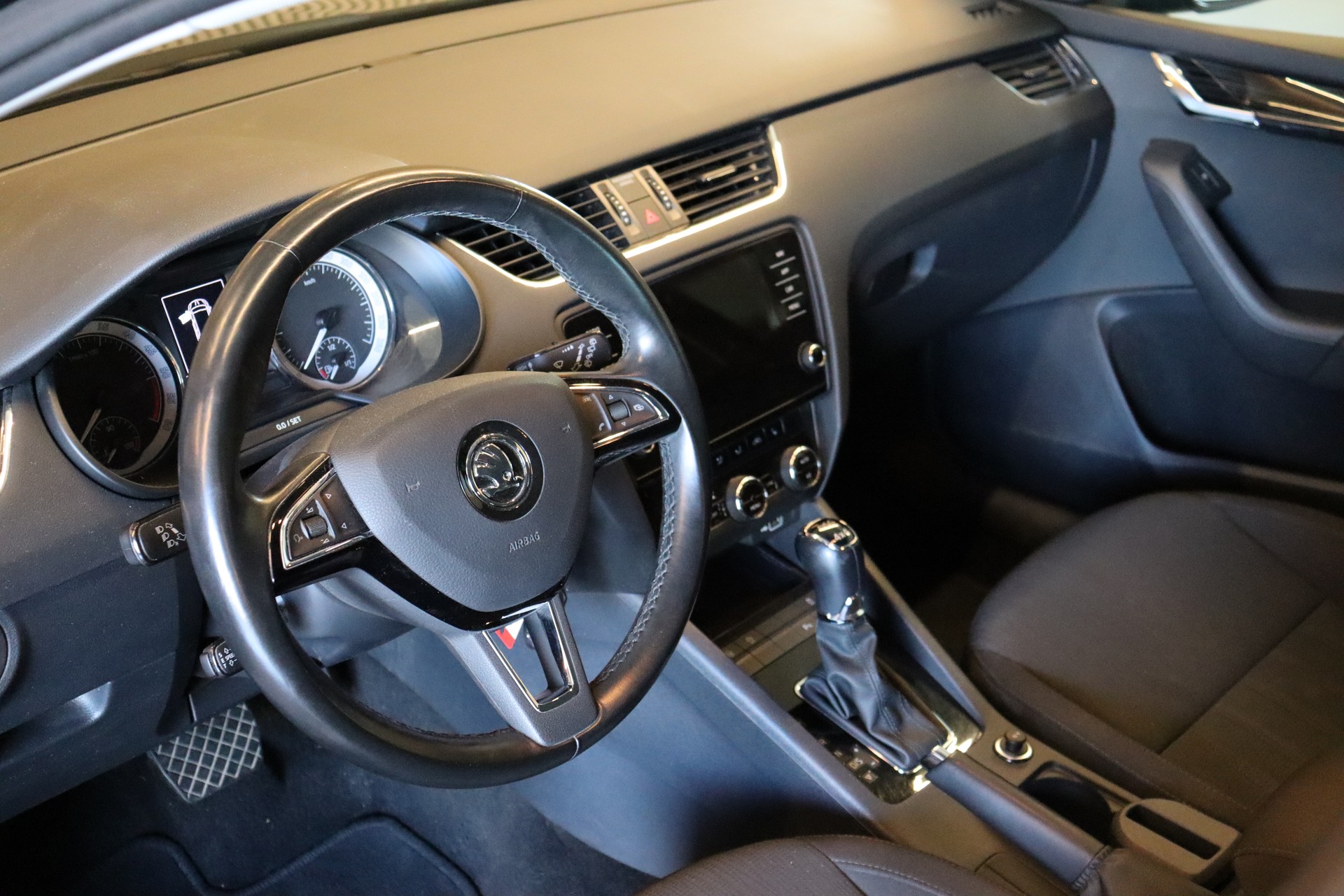 SKODA Octavia Combi 2.0 TDI 184 Style 4x4 DSG-image-9