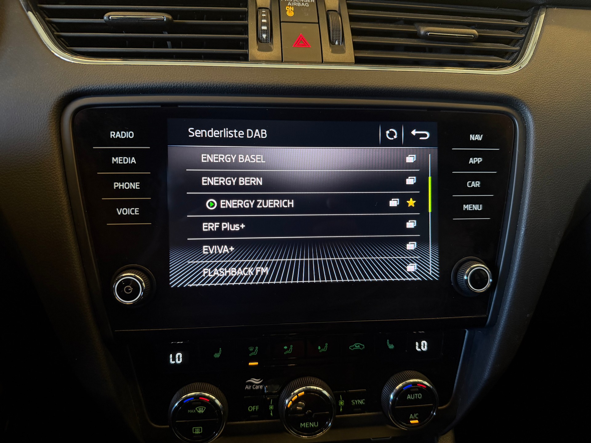 SKODA Octavia Combi 2.0 TDI 184 Style 4x4 DSG-image-16