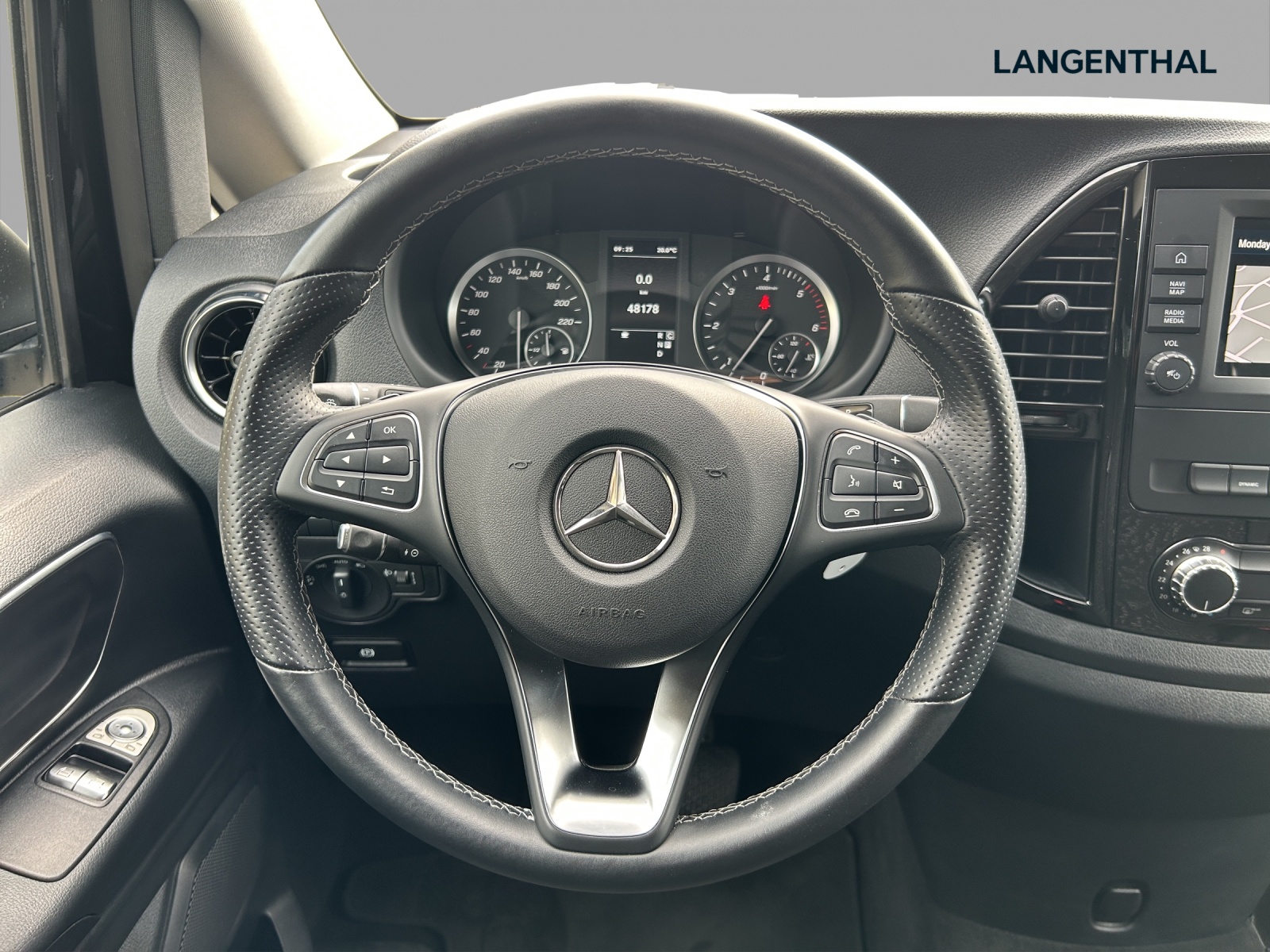 MERCEDES-BENZ Vito 116 CDI Lang Select Tourer 4Matic 9G-Tronic-image-10
