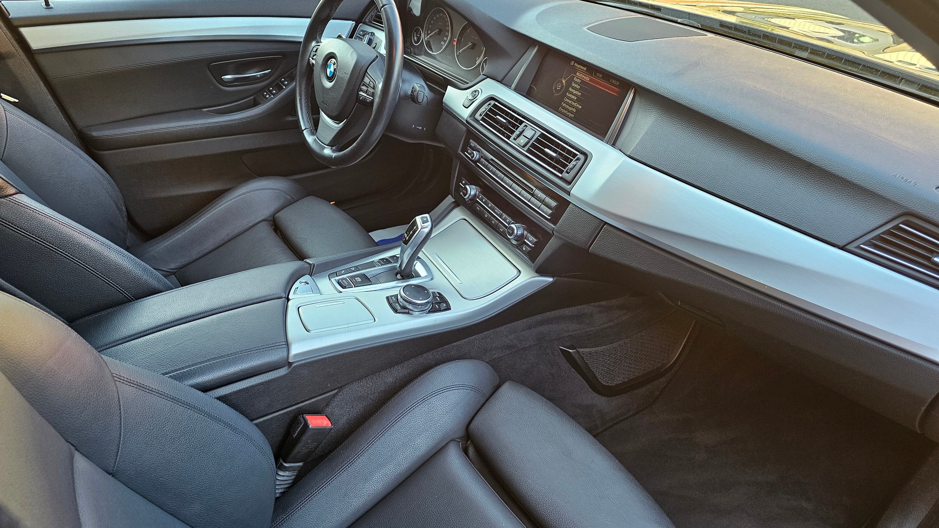 BMW 520d xDrive Steptronic-image-12