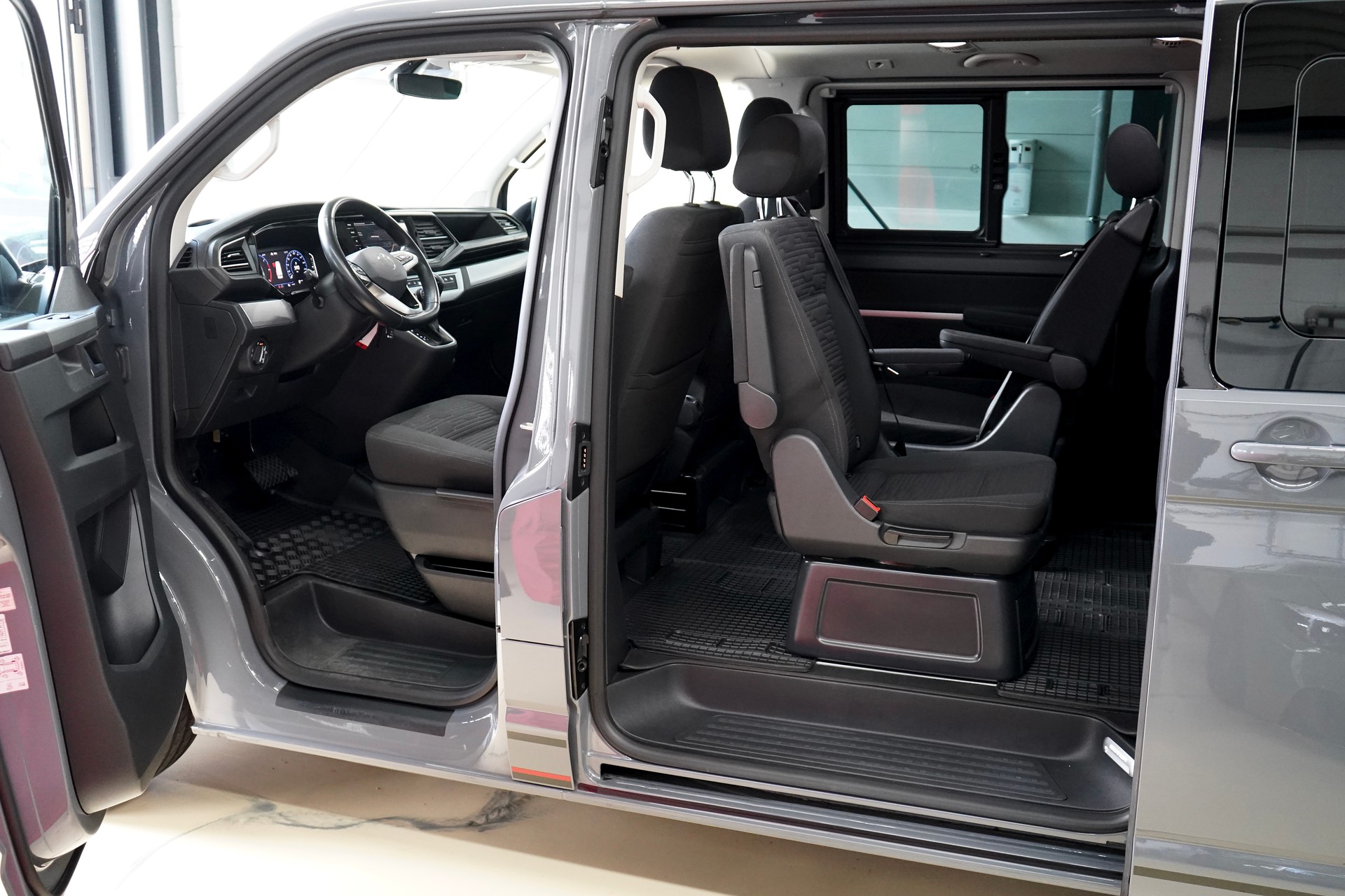 VW T6.1 Multivan 2.0 TDI Liberty Edition DSG-image-18