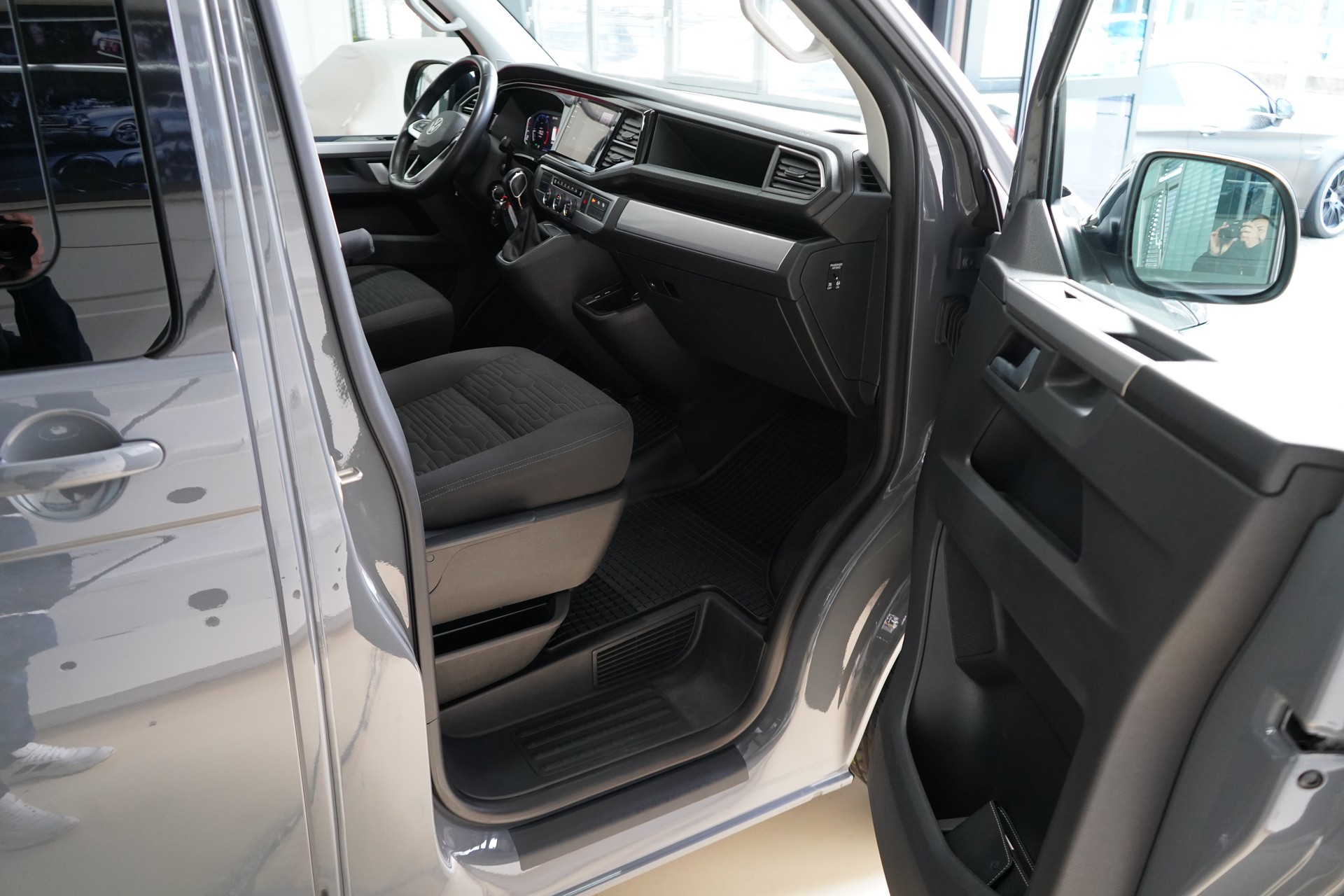 VW T6.1 Multivan 2.0 TDI Liberty Edition DSG-image-20