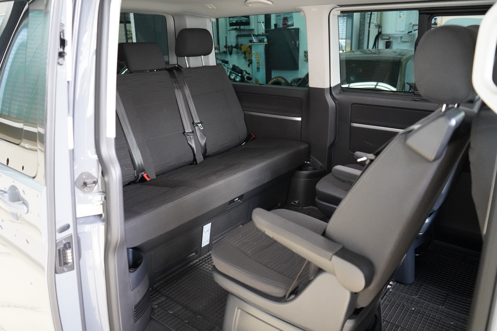 VW T6.1 Multivan 2.0 TDI Liberty Edition DSG-image-25