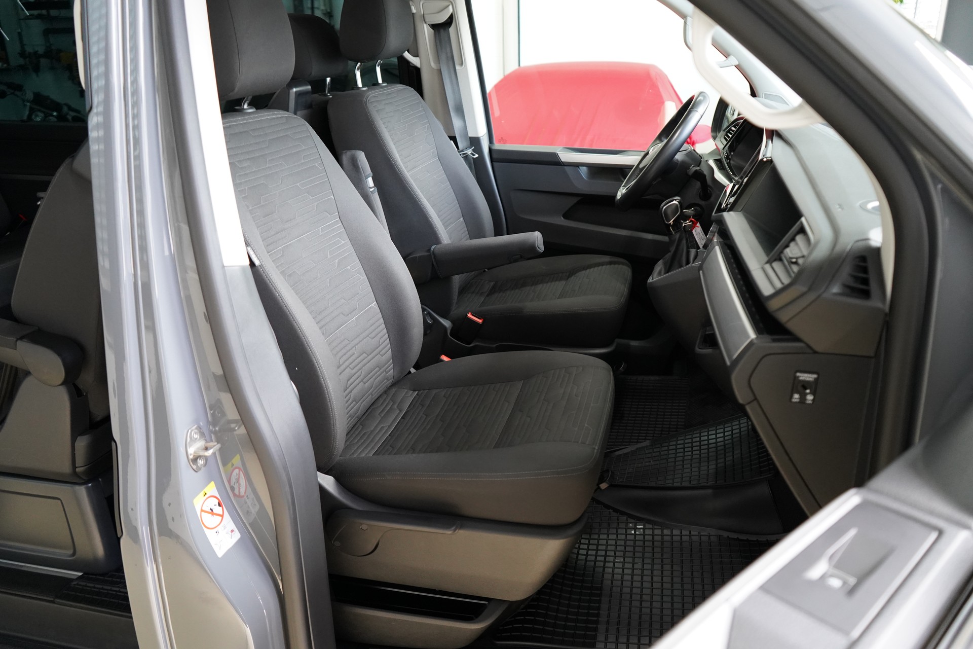 VW T6.1 Multivan 2.0 TDI Liberty Edition DSG-image-26