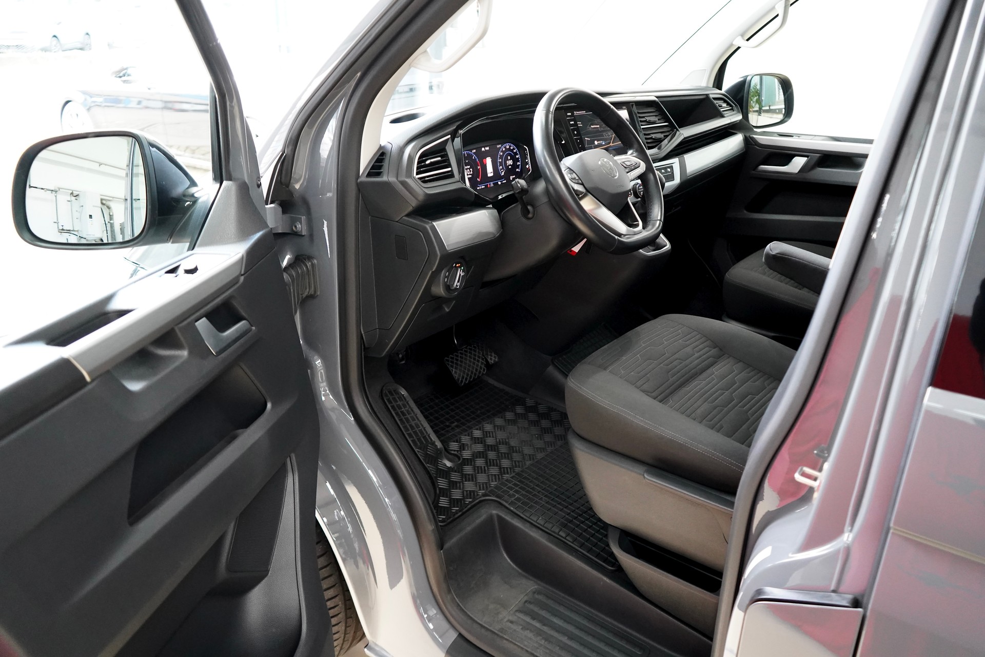 VW T6.1 Multivan 2.0 TDI Liberty Edition DSG-image-11