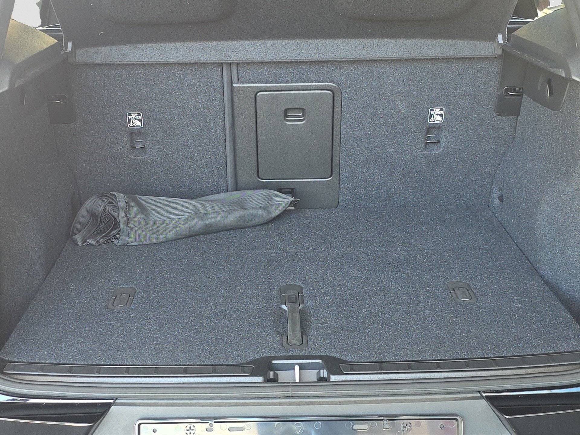 VOLVO XC40 B4 Benzin Mild Hybrid Ultimate Dark DCT-image-13