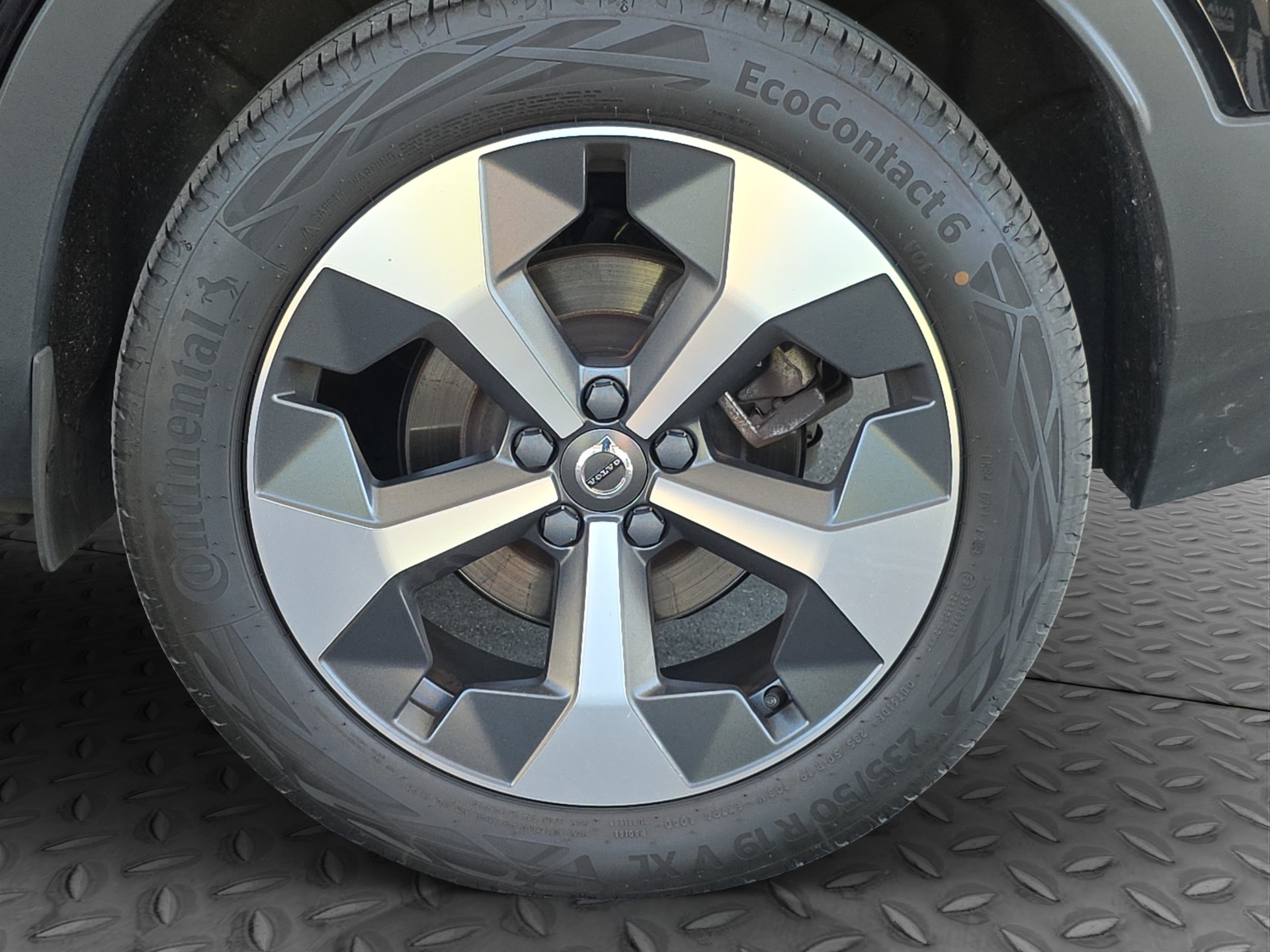 VOLVO XC40 B4 Benzin Mild Hybrid Ultimate Dark DCT-image-5
