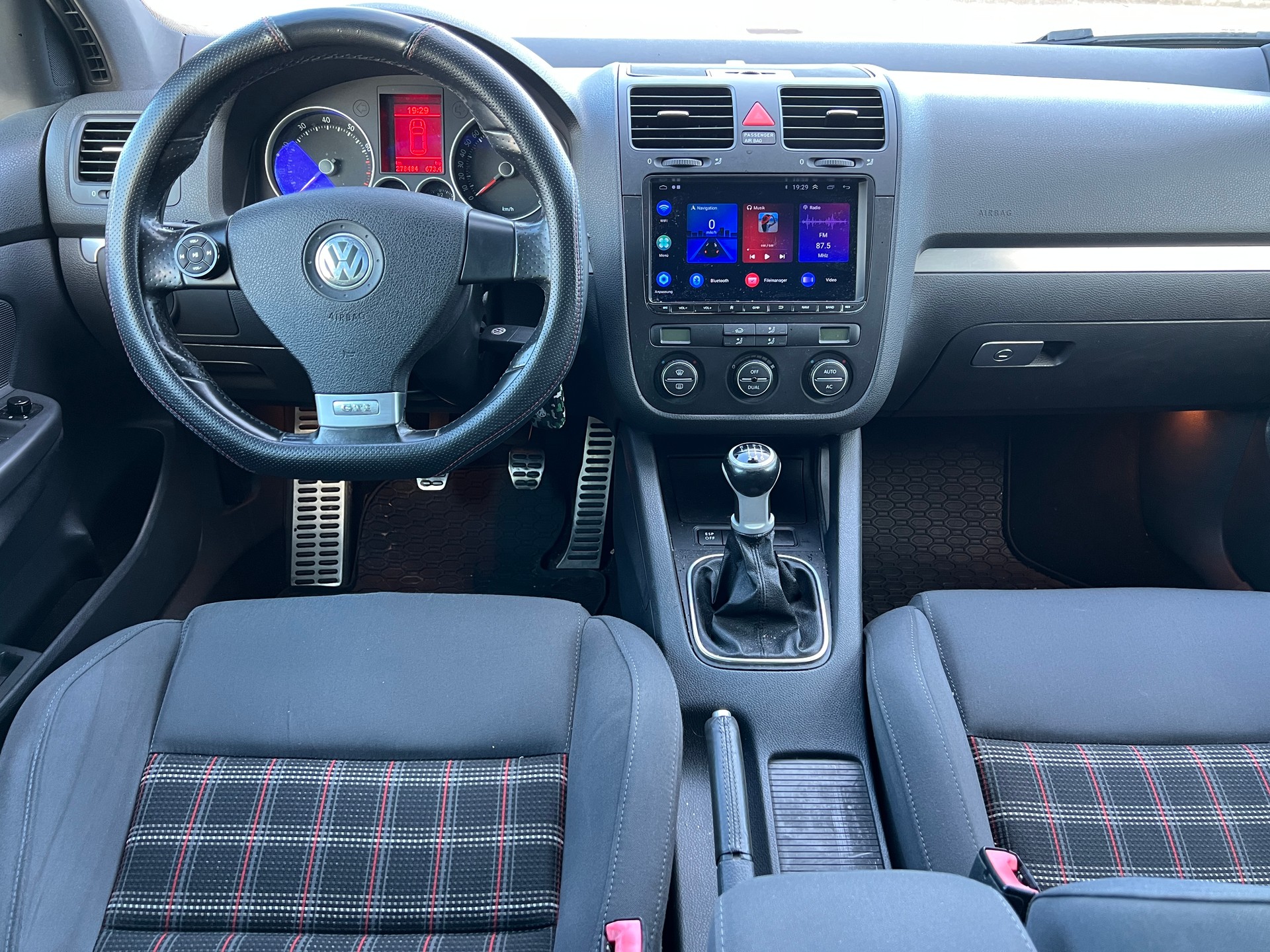 VW Golf 2.0 TFSI GTI-image-7
