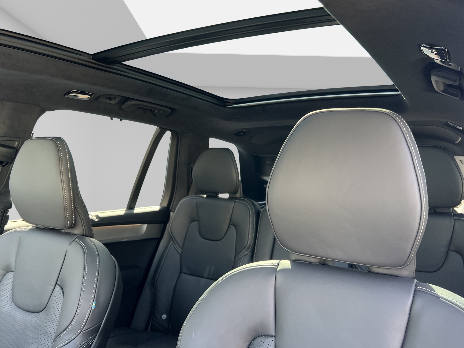 VOLVO XC90 2.0 T8 TE Black Edition eAWD-image-15