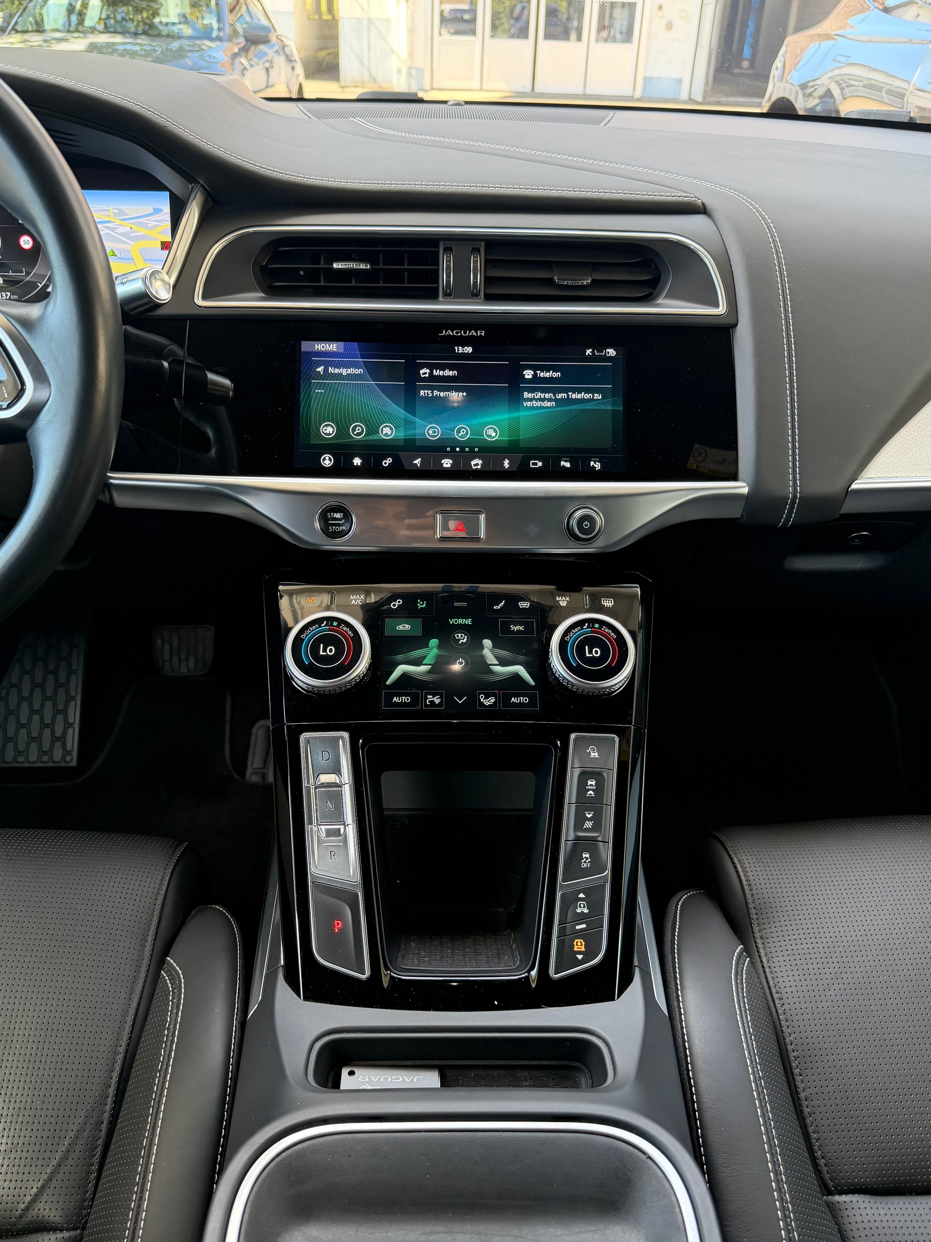 JAGUAR I-Pace EV400 S AWD-image-11