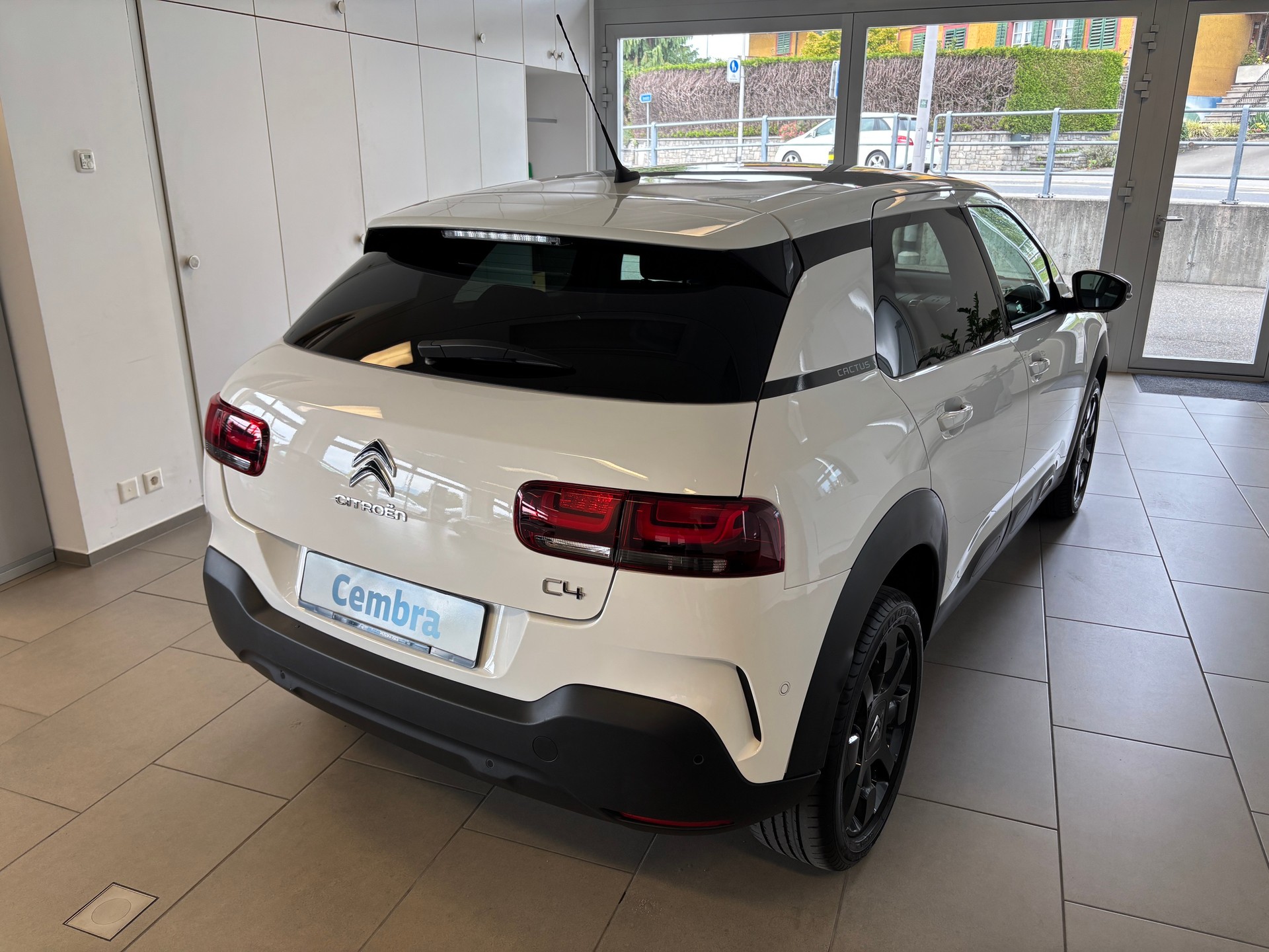 CITROEN C4 Cactus 1.2 Pure Tech Shine EAT6-showroom-element-2