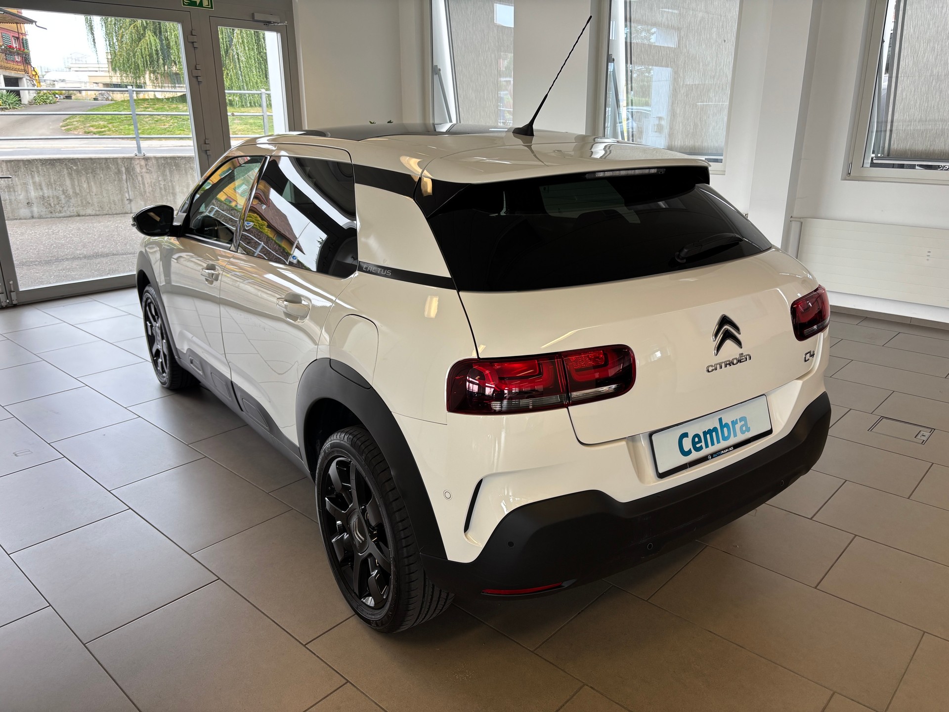 CITROEN C4 Cactus 1.2 Pure Tech Shine EAT6-showroom-element-3