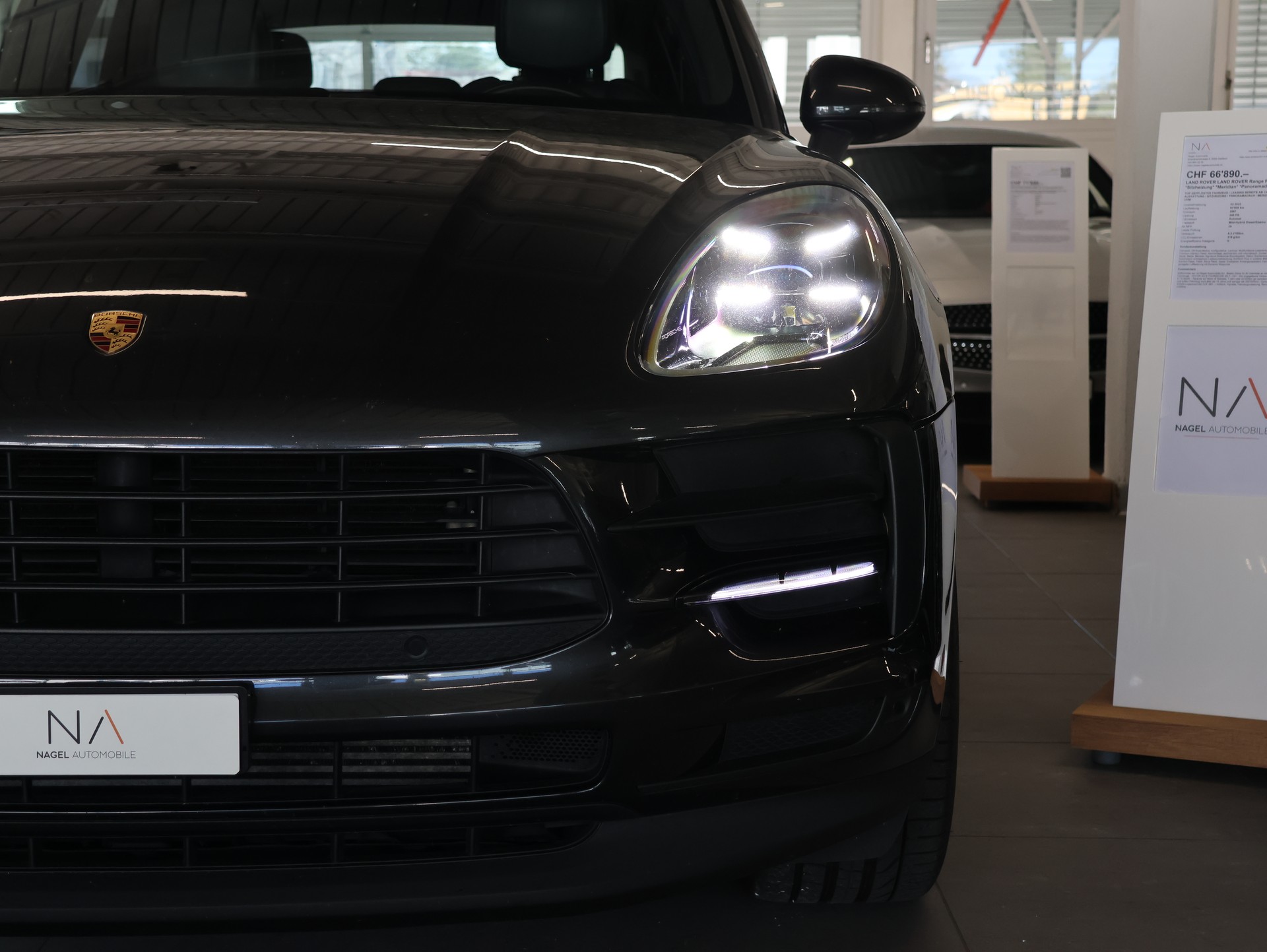 PORSCHE Macan PDK *SPORT-CHRONO*-showroom-element-3