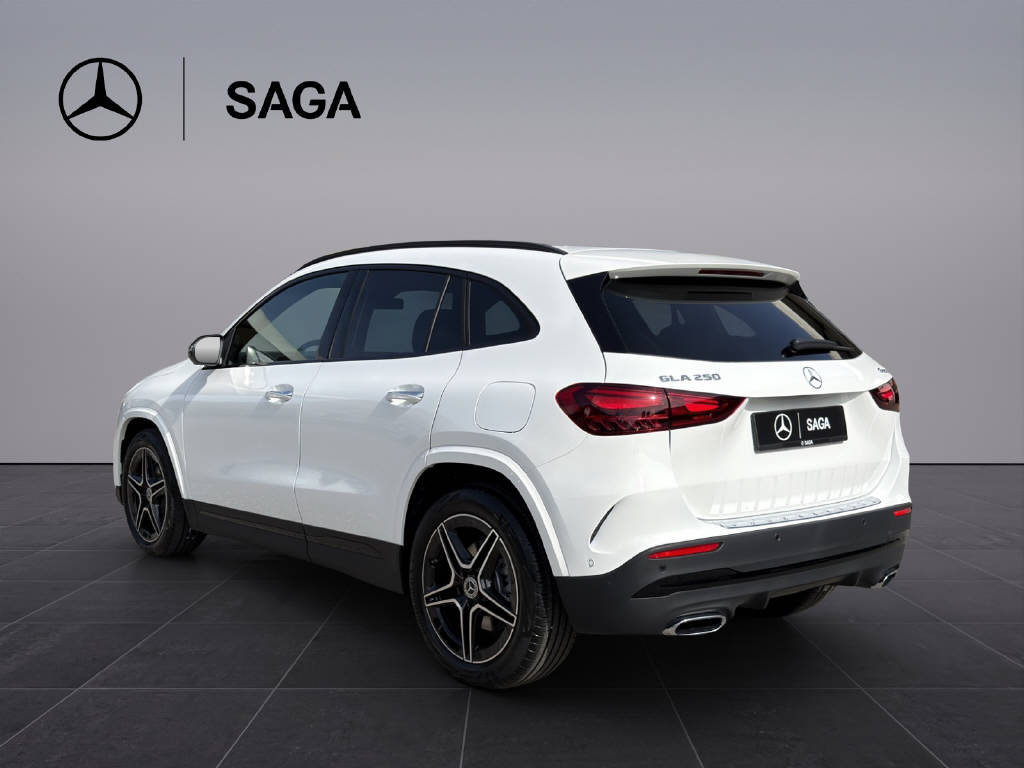 MERCEDES-BENZ GLA 250 4MATIC Swiss Star-showroom-element-3