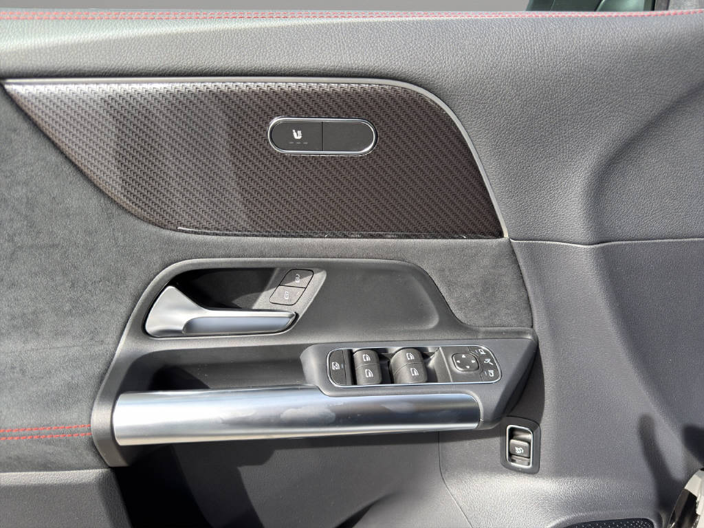MERCEDES-BENZ GLA 250 4MATIC Swiss Star-image-11