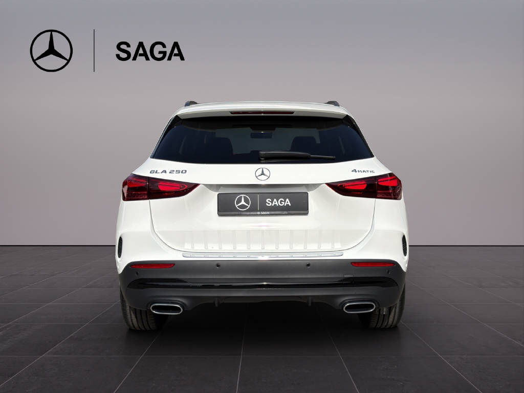 MERCEDES-BENZ GLA 250 4MATIC Swiss Star-image-4
