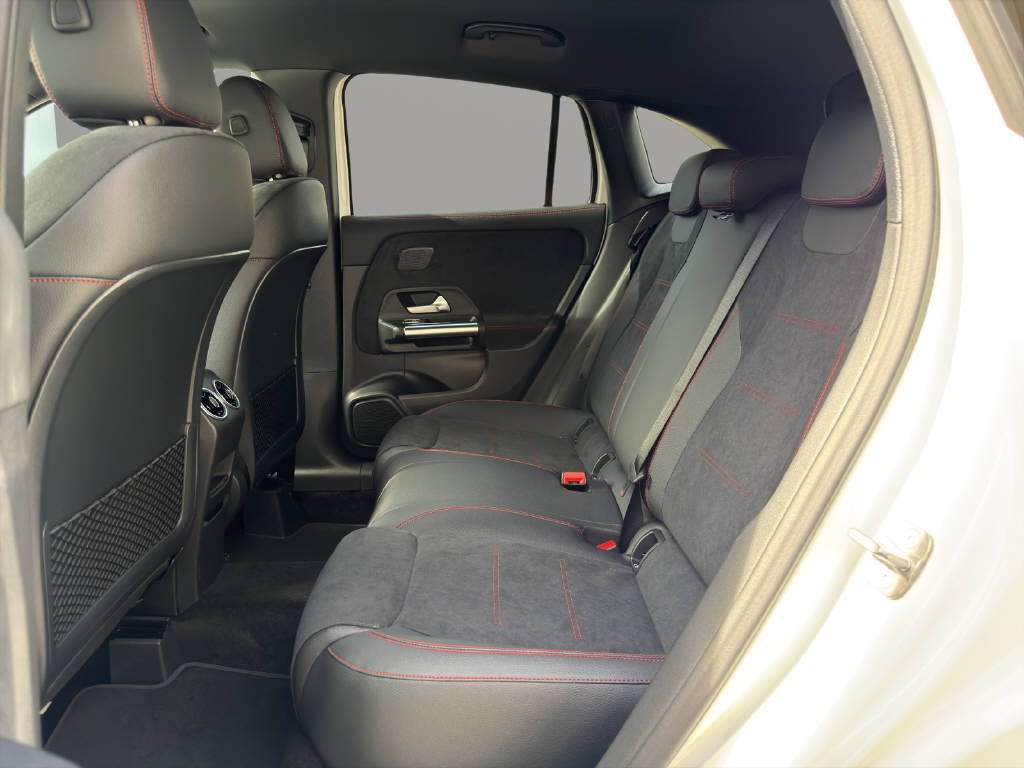 MERCEDES-BENZ GLA 250 4MATIC Swiss Star-image-12