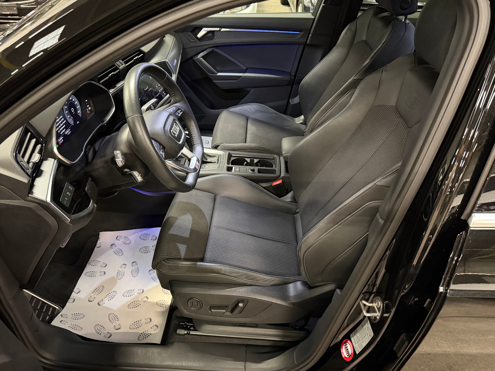 AUDI Q3 40 TFSI S line quattro S-tronic-image-10
