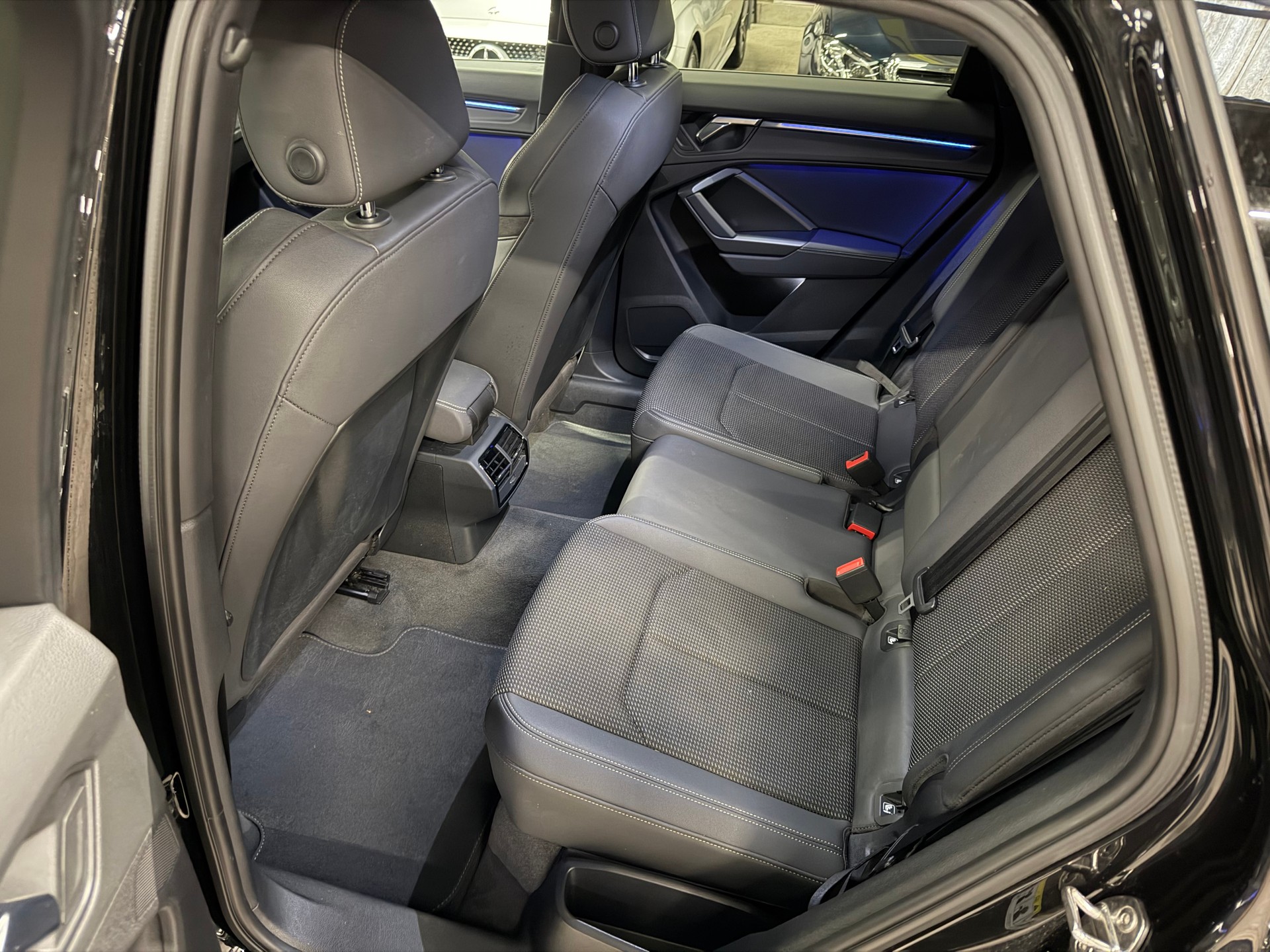 AUDI Q3 40 TFSI S line quattro S-tronic-image-12