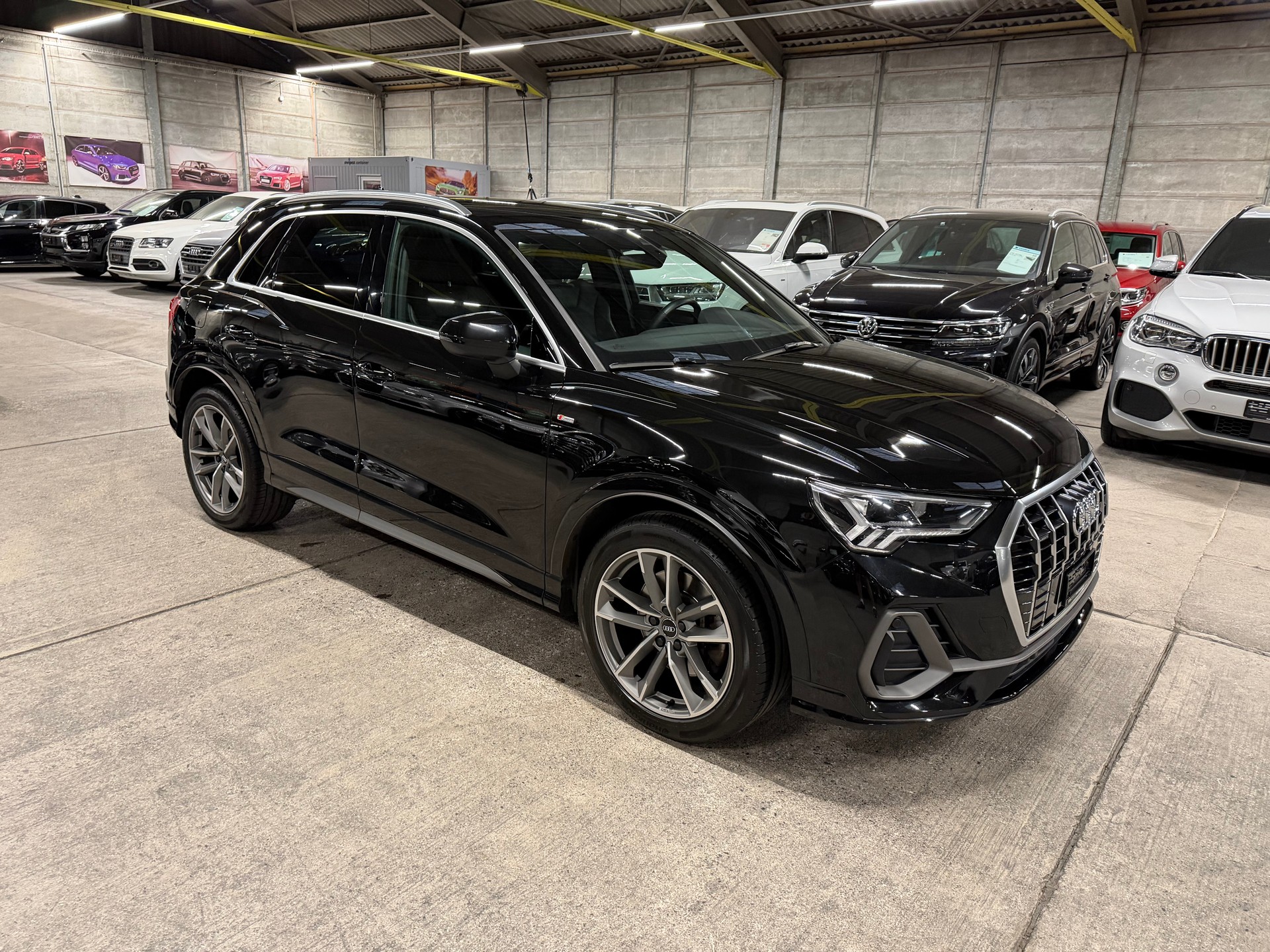 AUDI Q3 40 TFSI S line quattro S-tronic-showroom-element-1