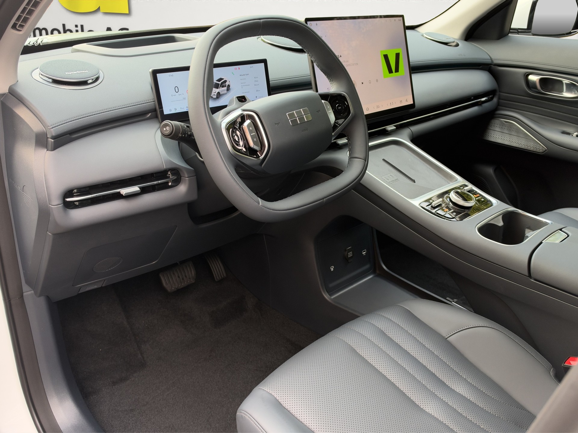 GEELY EM-i Max+ PHEV-image-9
