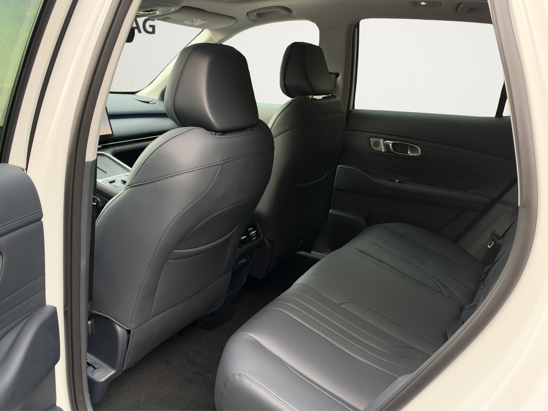 GEELY EM-i Max+ PHEV-image-12