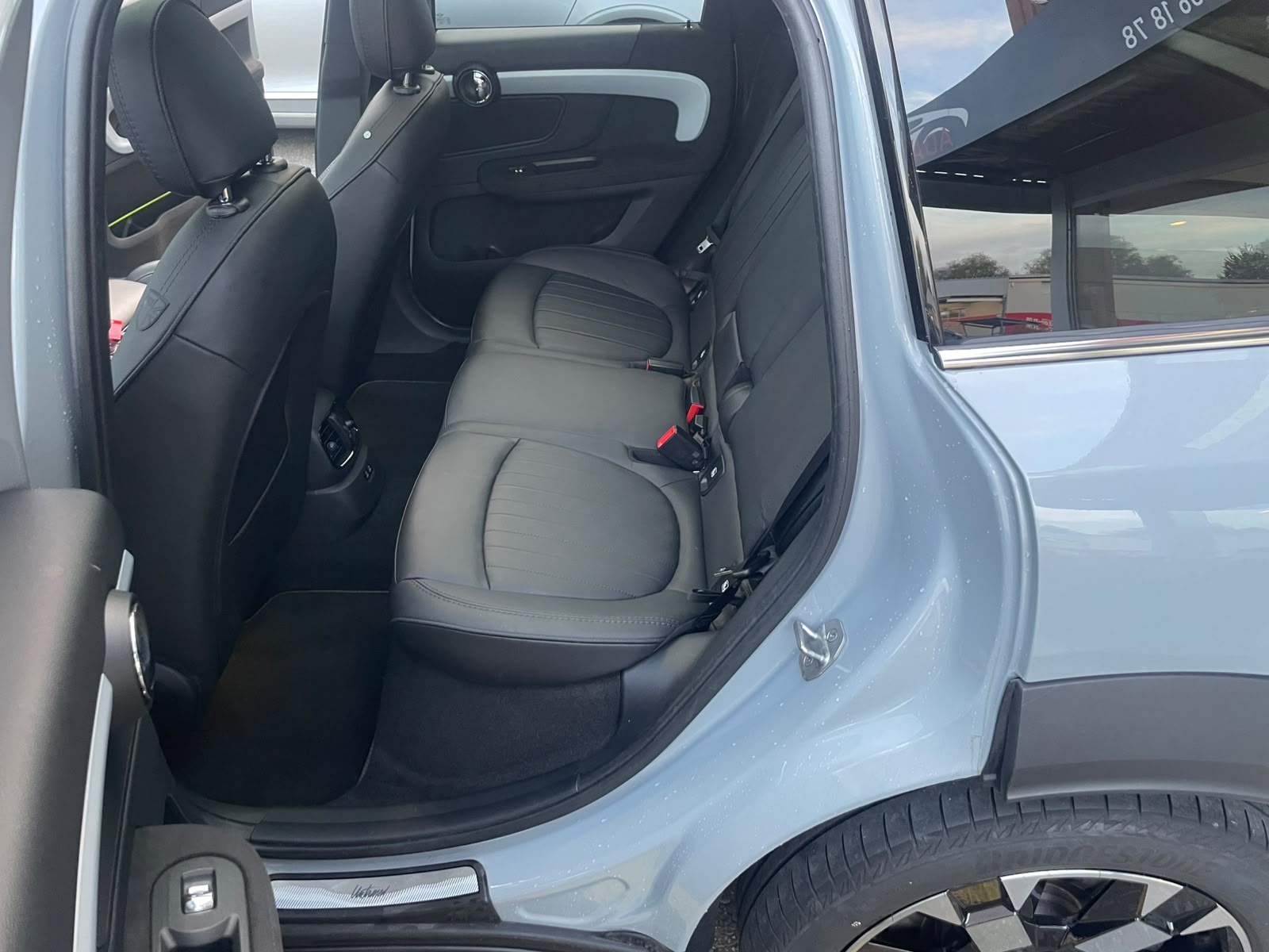 MINI Countryman Cooper SE Untamed Edition ALL4 PHEV Steptronic-image-9