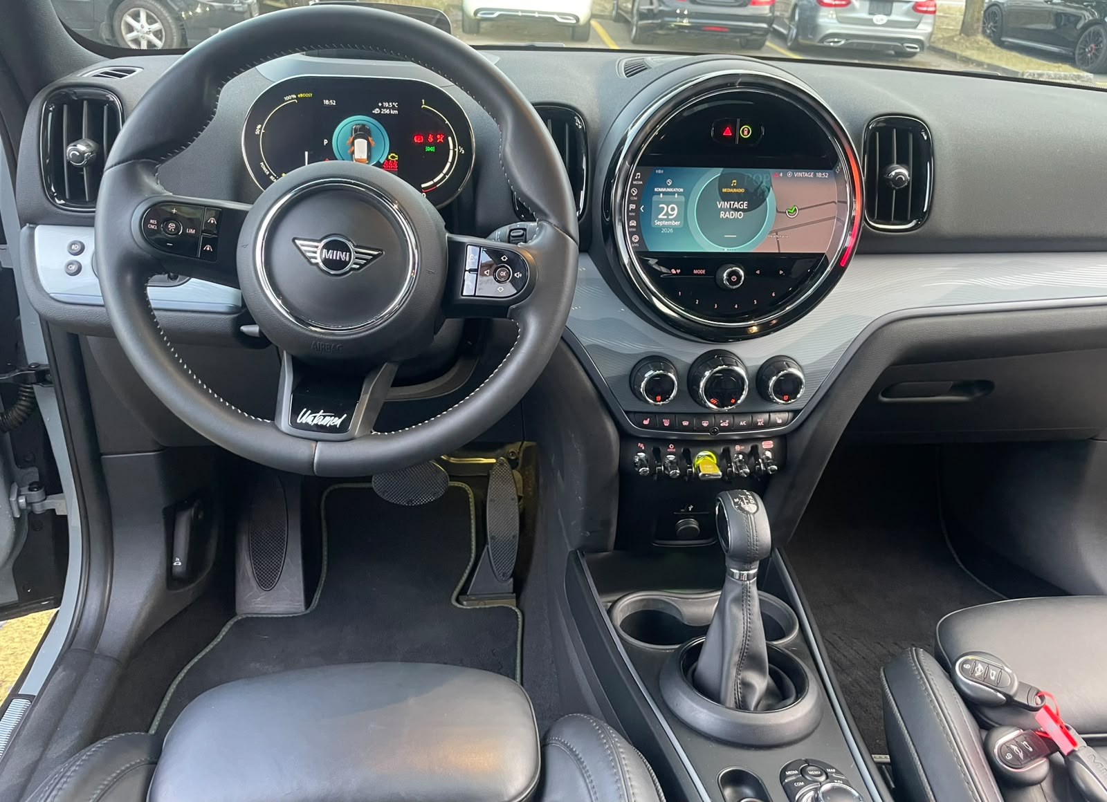 MINI Countryman Cooper SE Untamed Edition ALL4 PHEV Steptronic-image-12