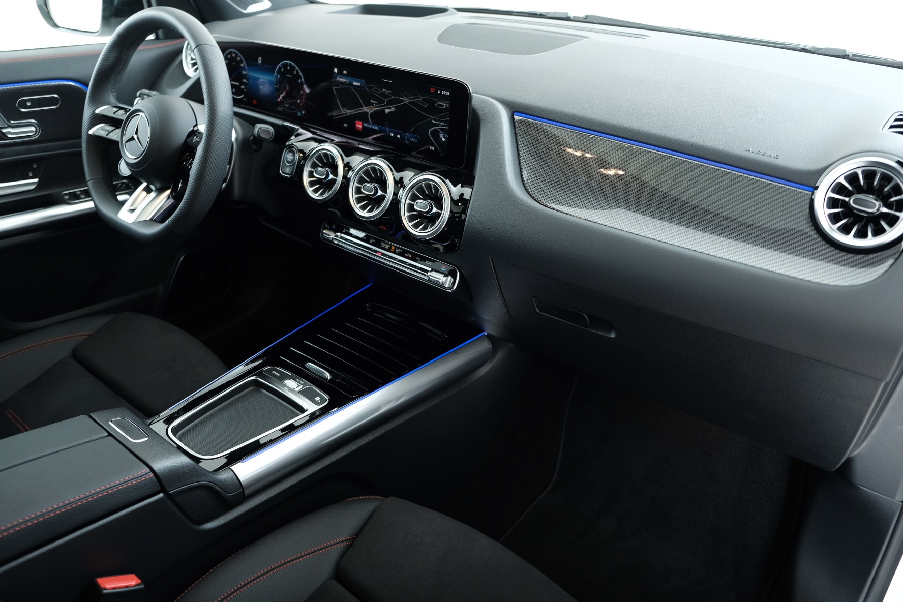 MERCEDES-BENZ GLA 35 AMG 4matic H247-image-6