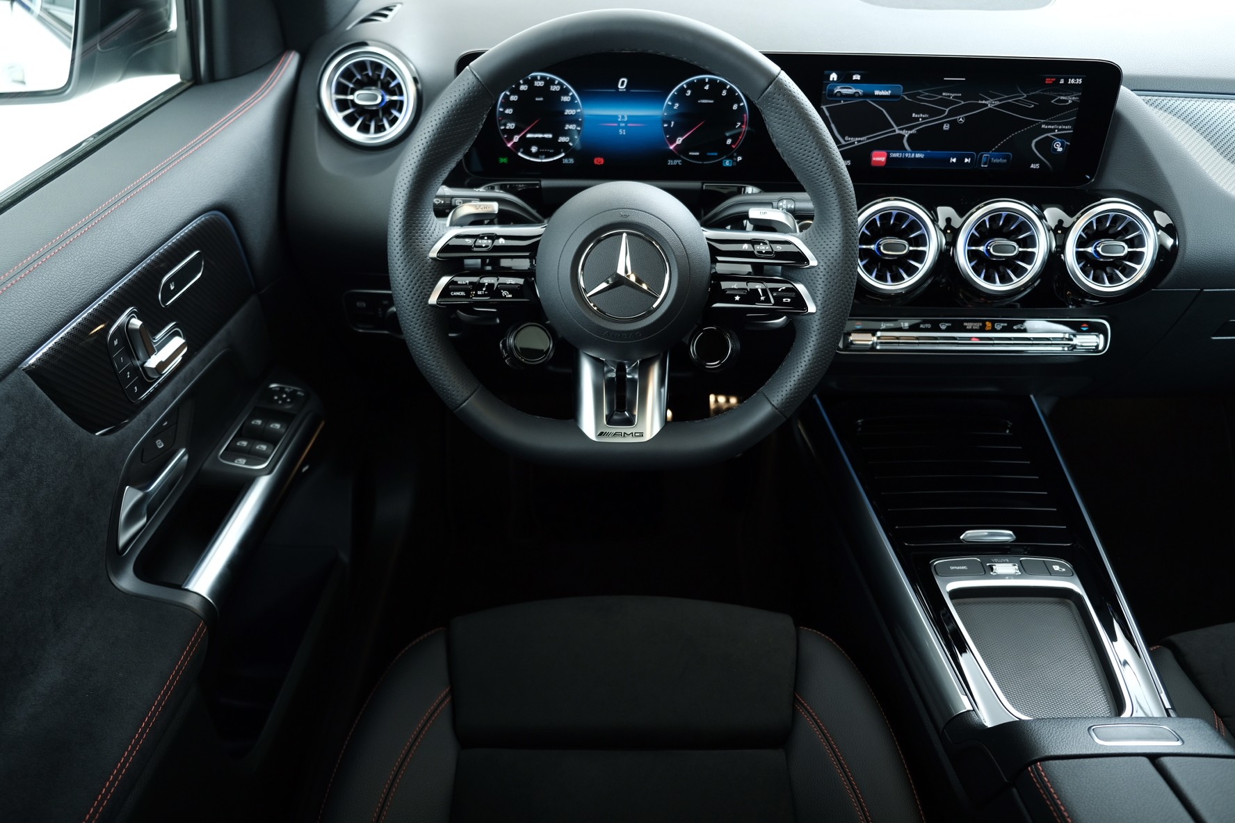 MERCEDES-BENZ GLA 35 AMG 4matic H247-image-7