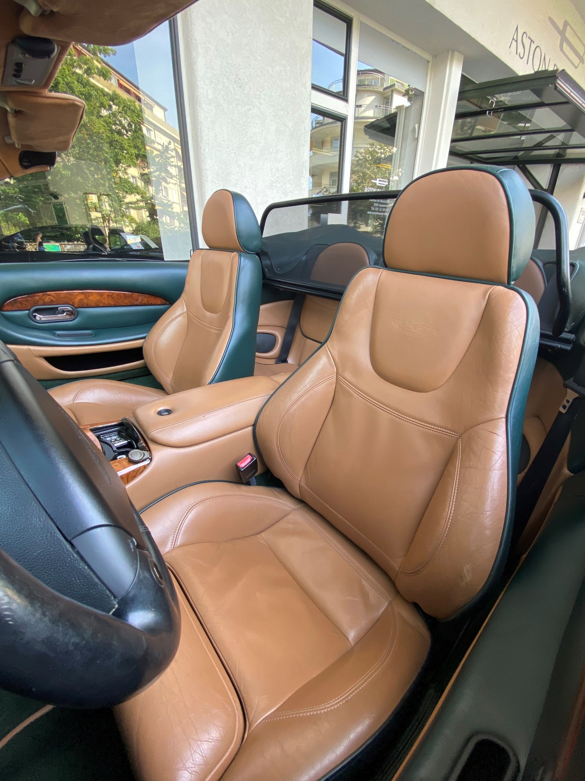 ASTON MARTIN DB7 Vantage Volante-image-10