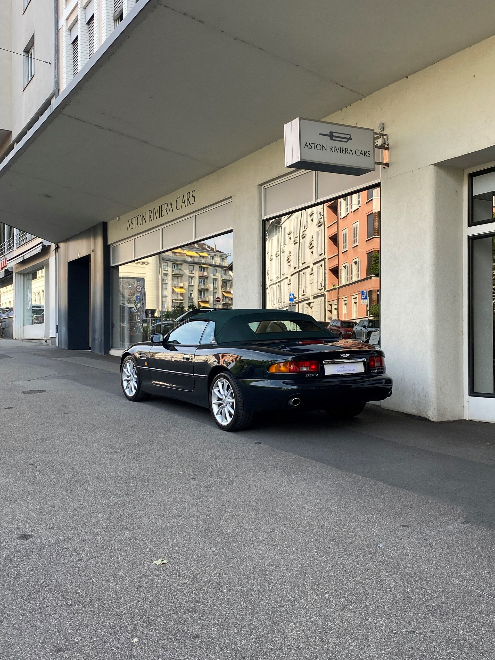 ASTON MARTIN DB7 Vantage Volante-image-2