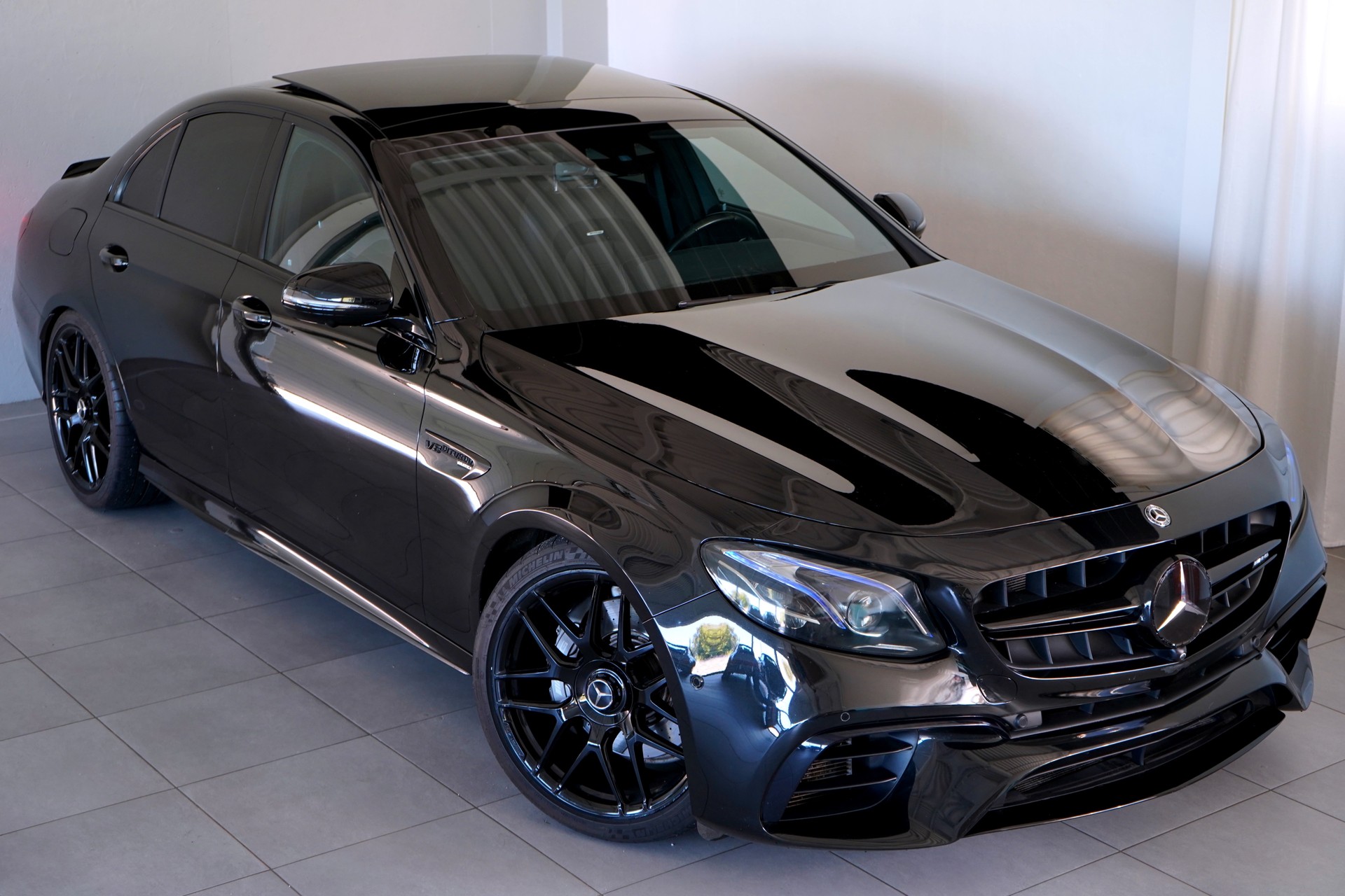 MERCEDES-BENZ E 63 AMG 4Matic+ Speedshift MCT-showroom-element-2