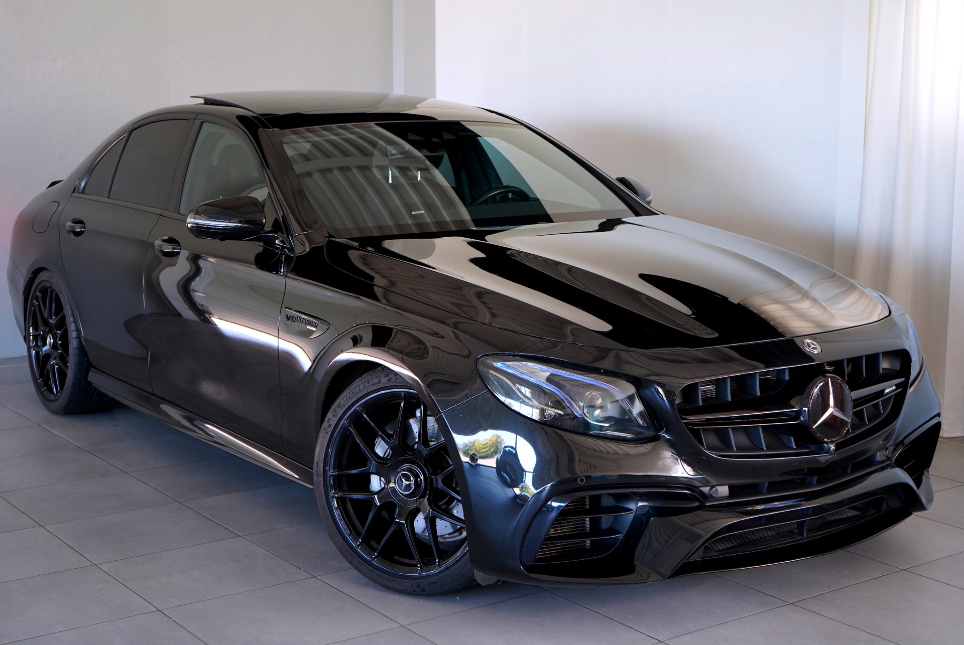 MERCEDES-BENZ E 63 AMG 4Matic+ Speedshift MCT-showroom-element-1