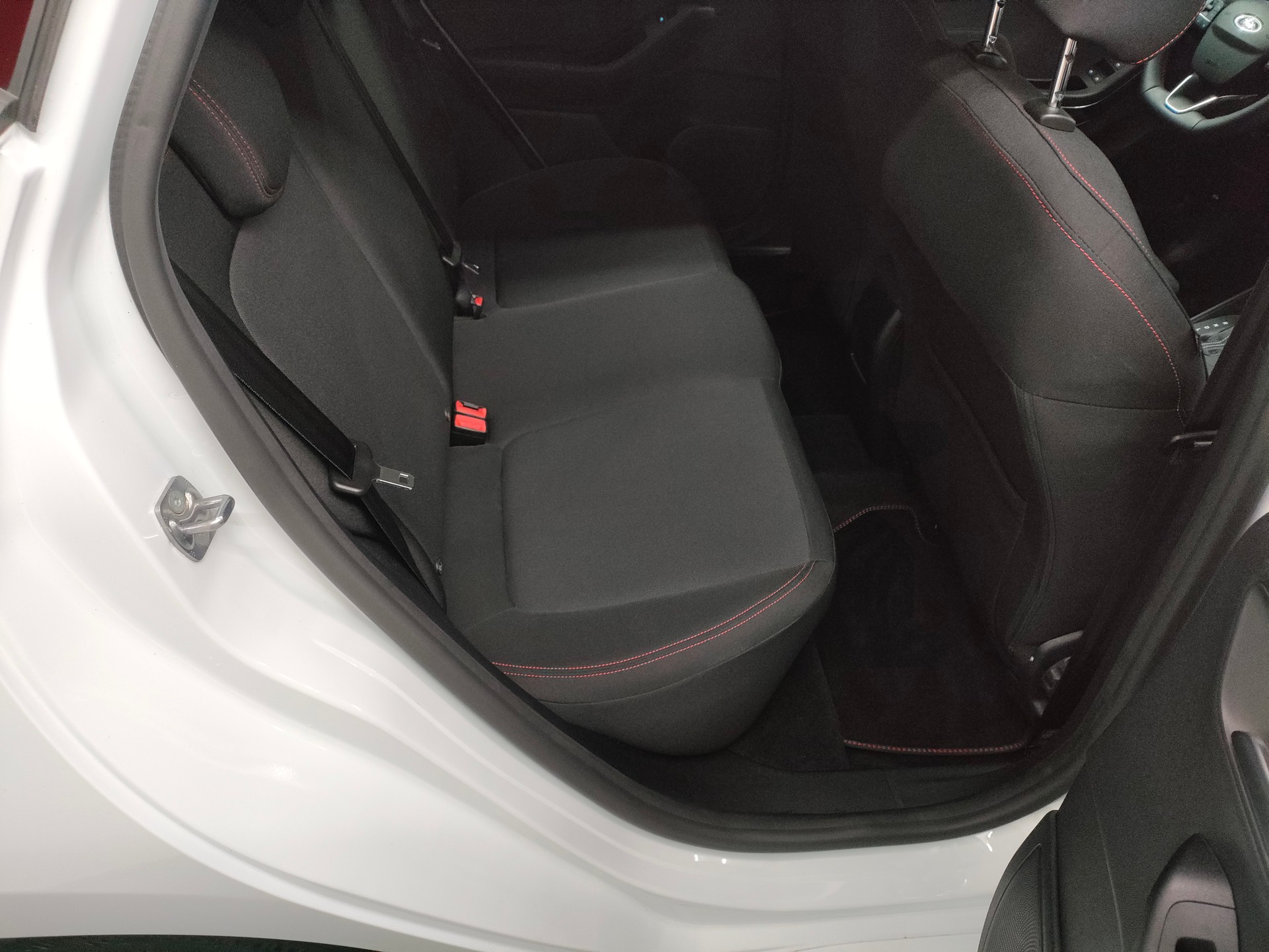 FORD Fiesta 1.0 SCTi MHEV ST Line X Automat-image-13