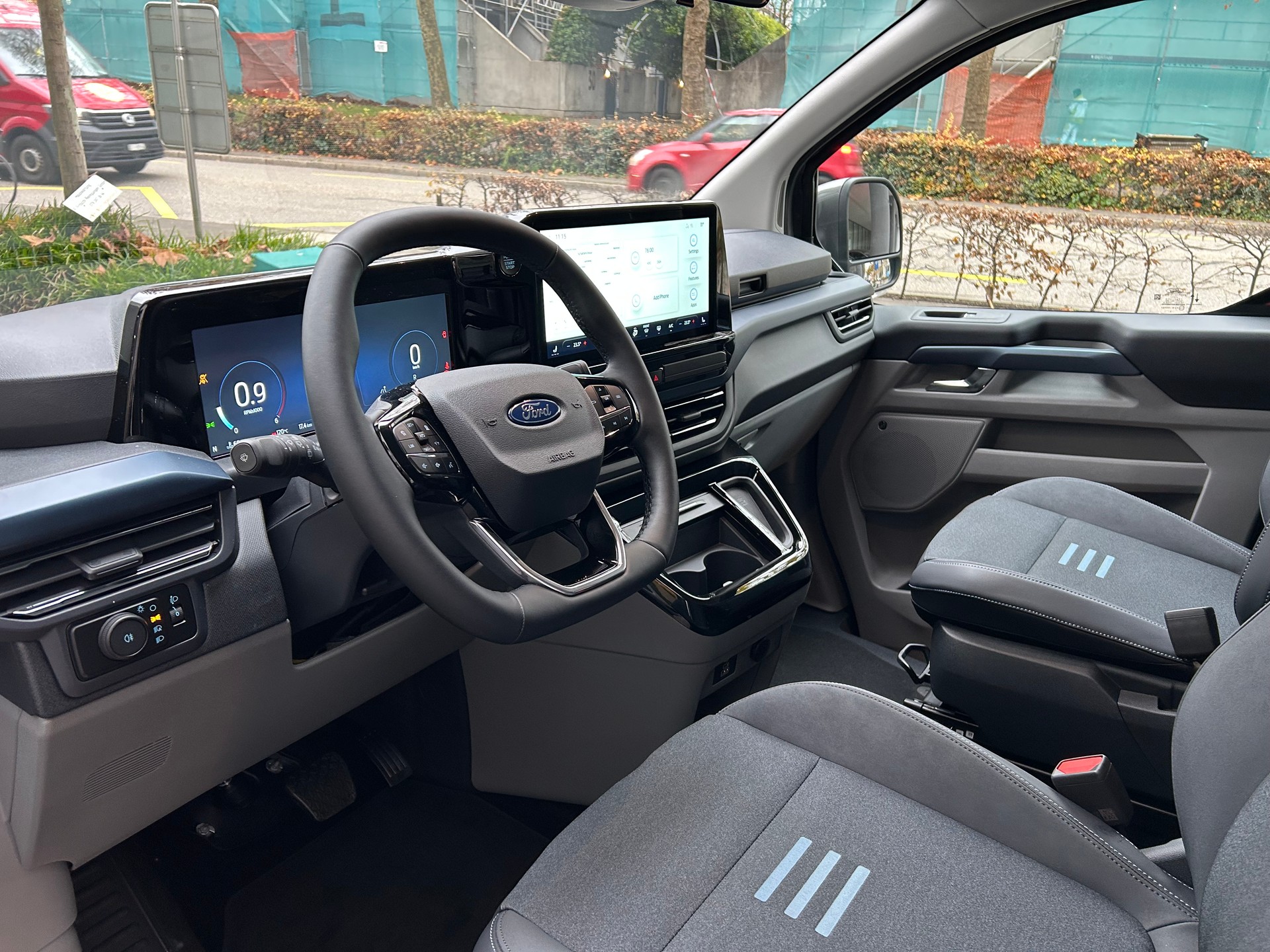 FORD Tourneo Bus 320 L2H1 Active Automat-image-7