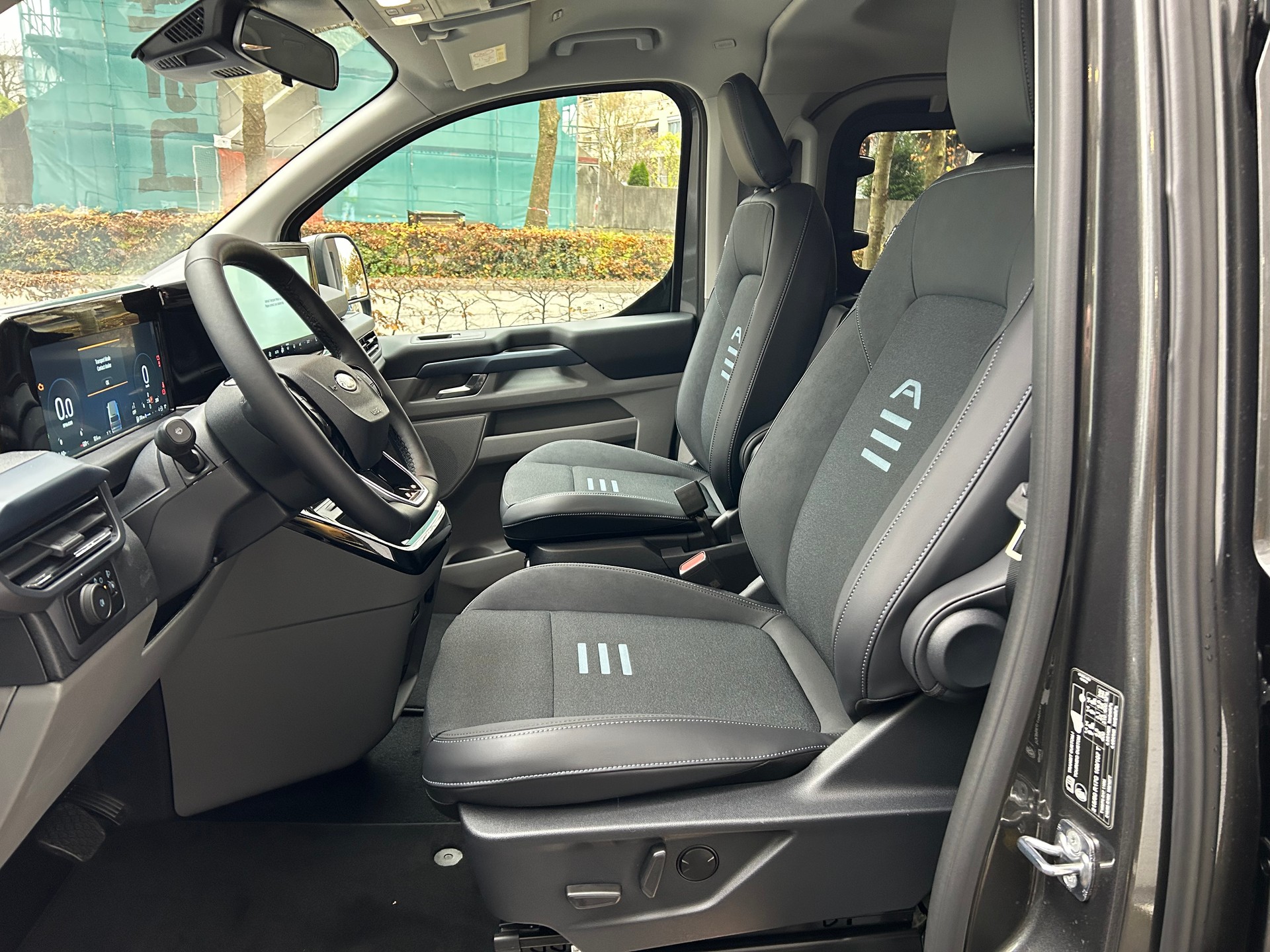 FORD Tourneo Bus 320 L2H1 Active Automat-image-6