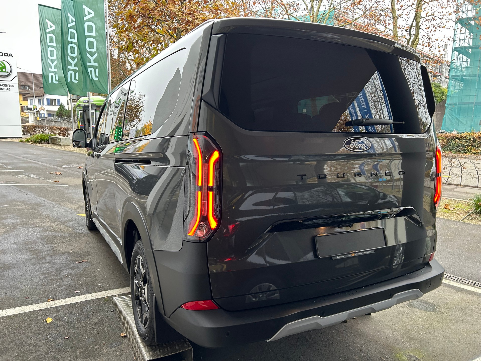 FORD Tourneo Bus 320 L2H1 Active Automat-showroom-element-3