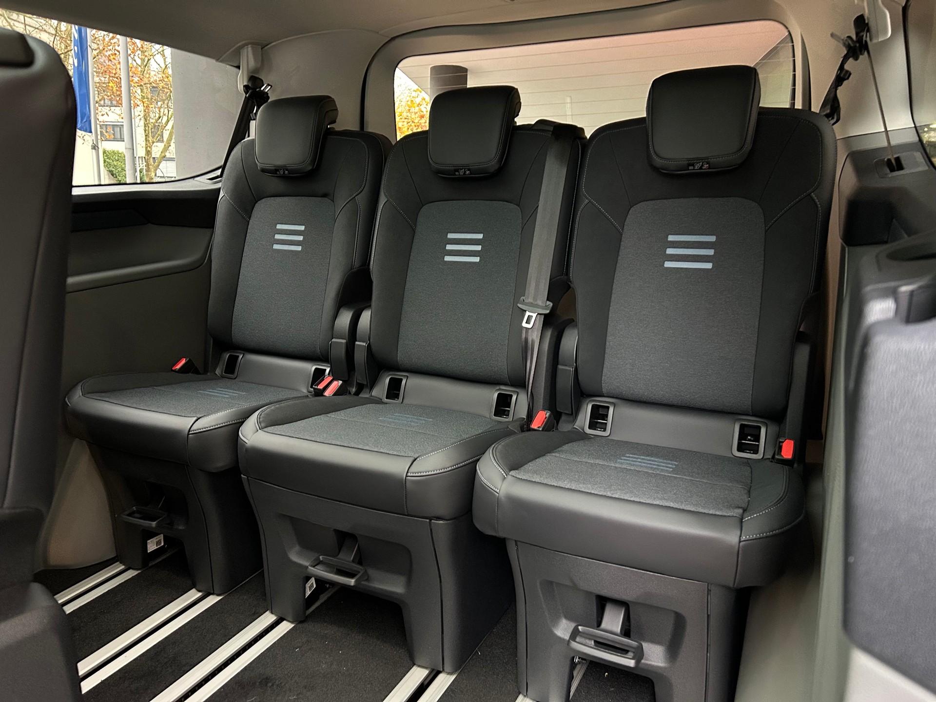 FORD Tourneo Bus 320 L2H1 Active Automat-image-13