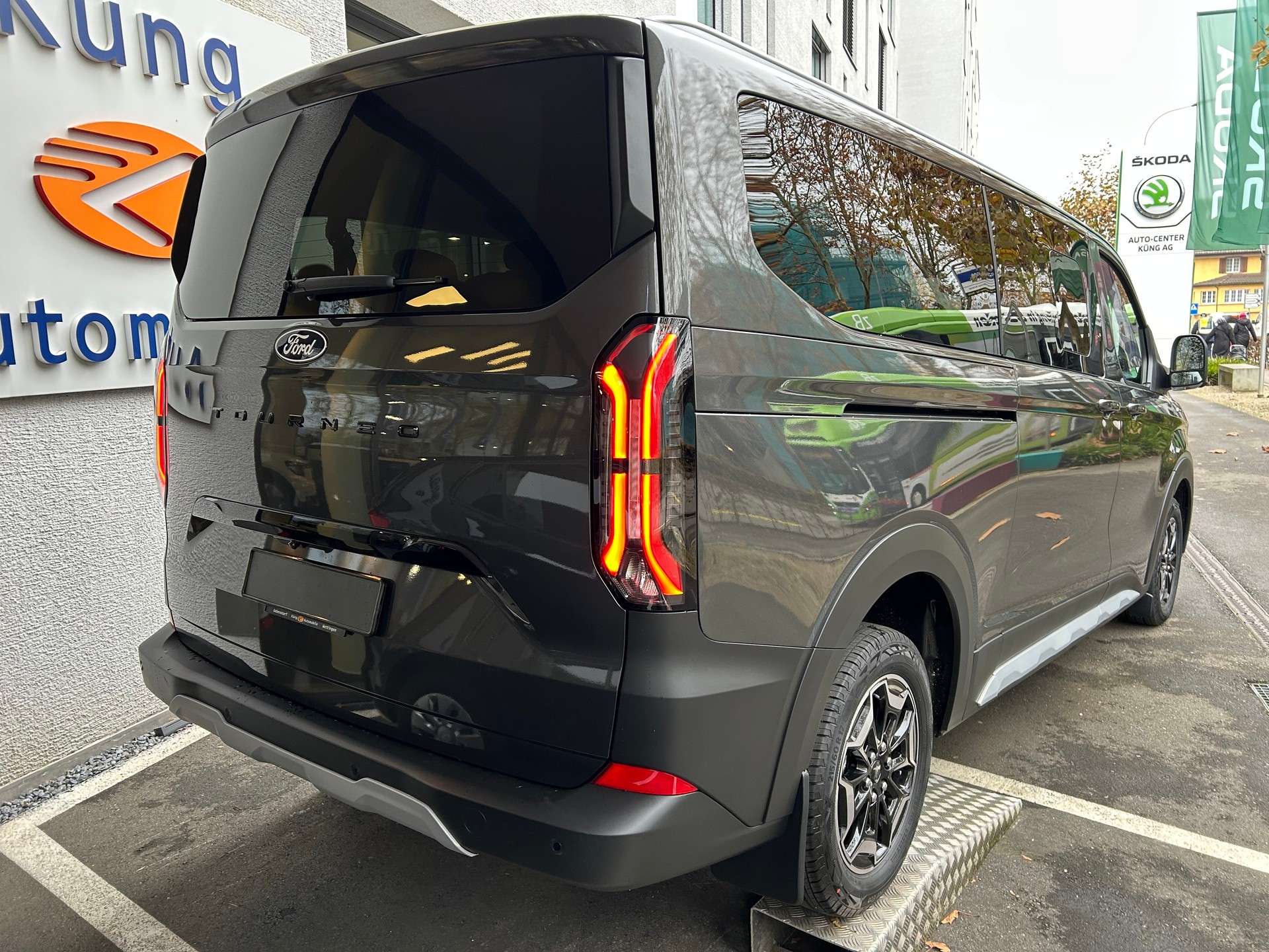 FORD Tourneo Bus 320 L2H1 Active Automat-image-4