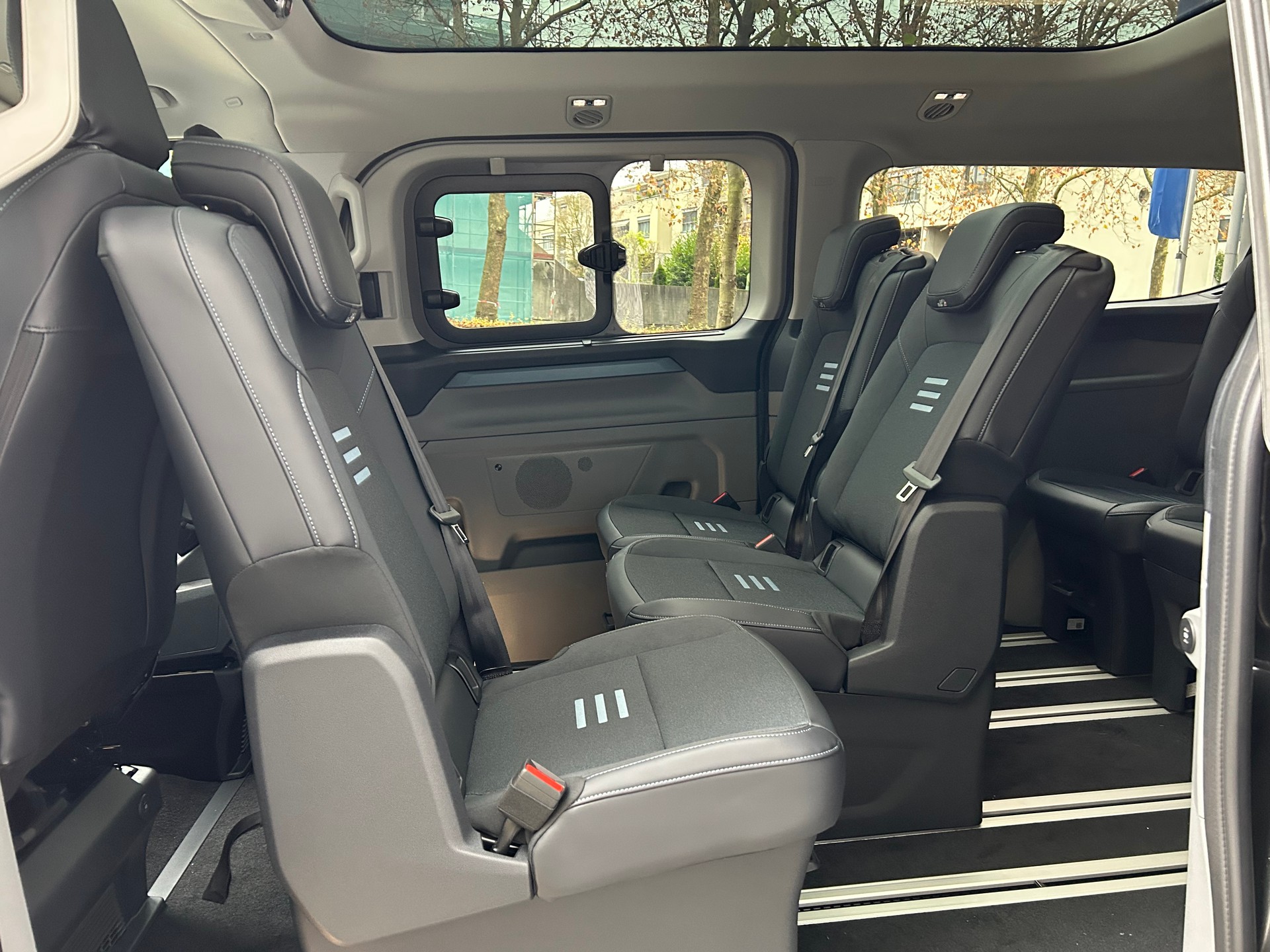 FORD Tourneo Bus 320 L2H1 Active Automat-image-12