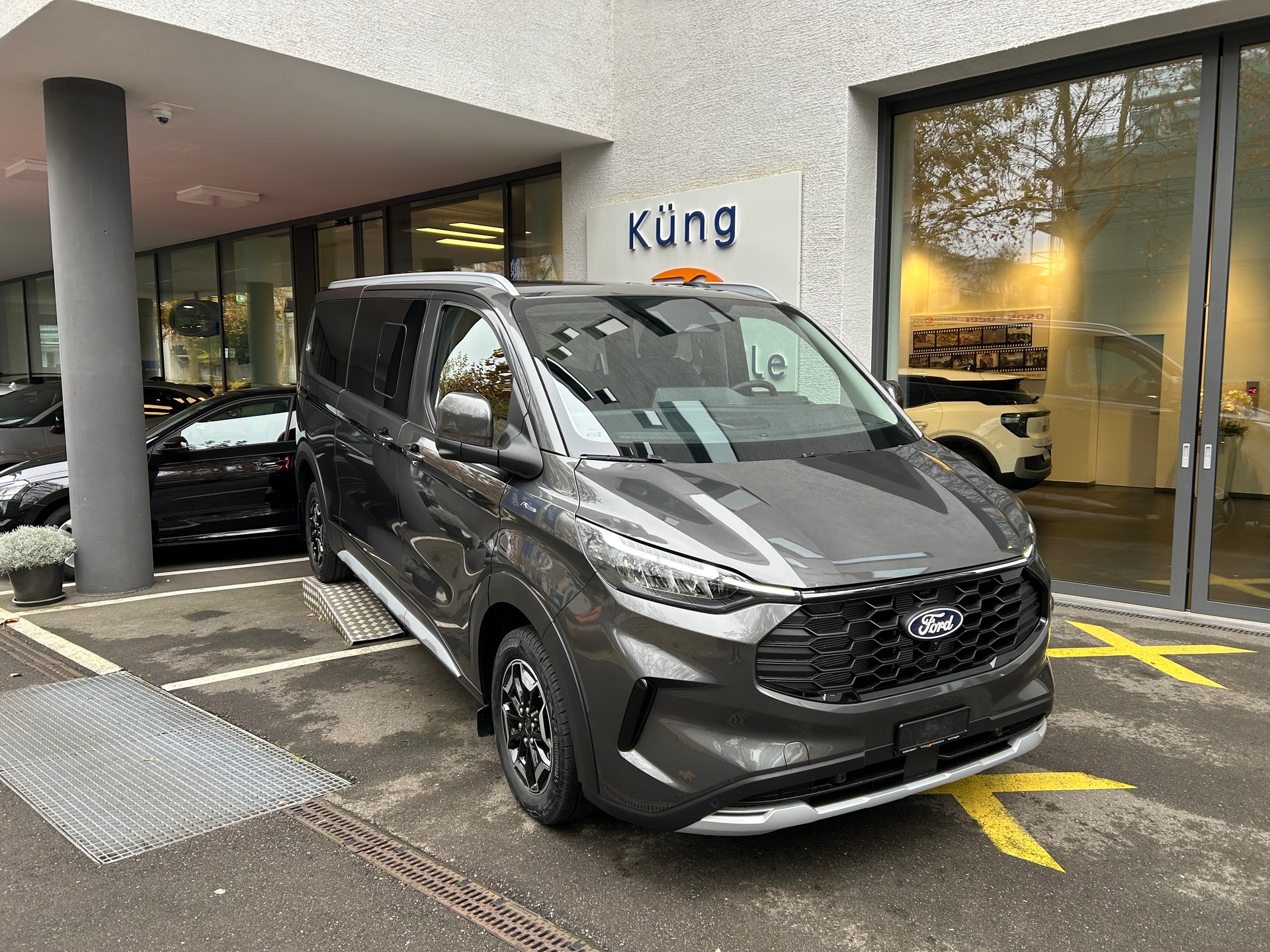 FORD Tourneo Bus 320 L2H1 Active Automat