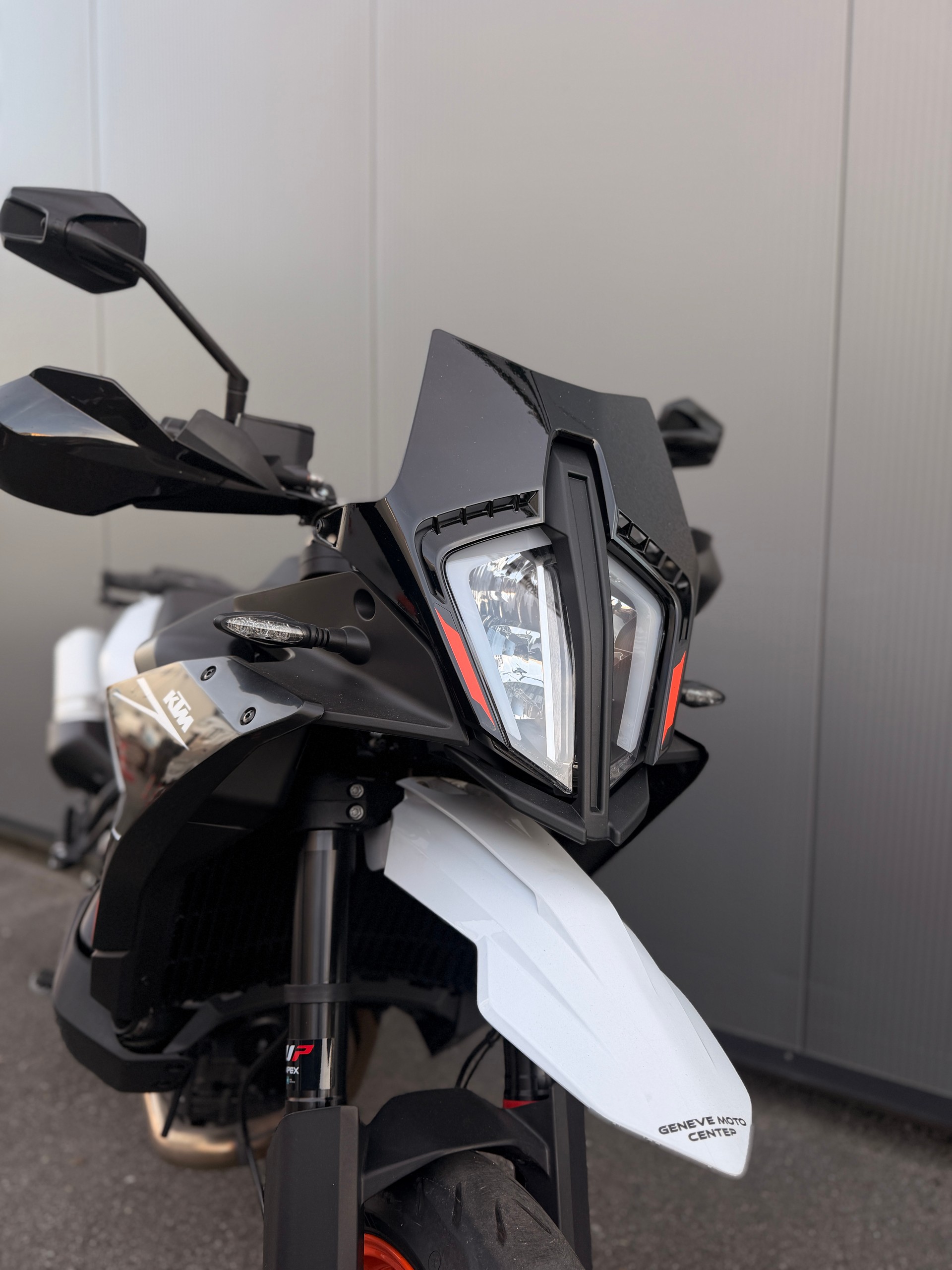 KTM 890 SMT-image-5