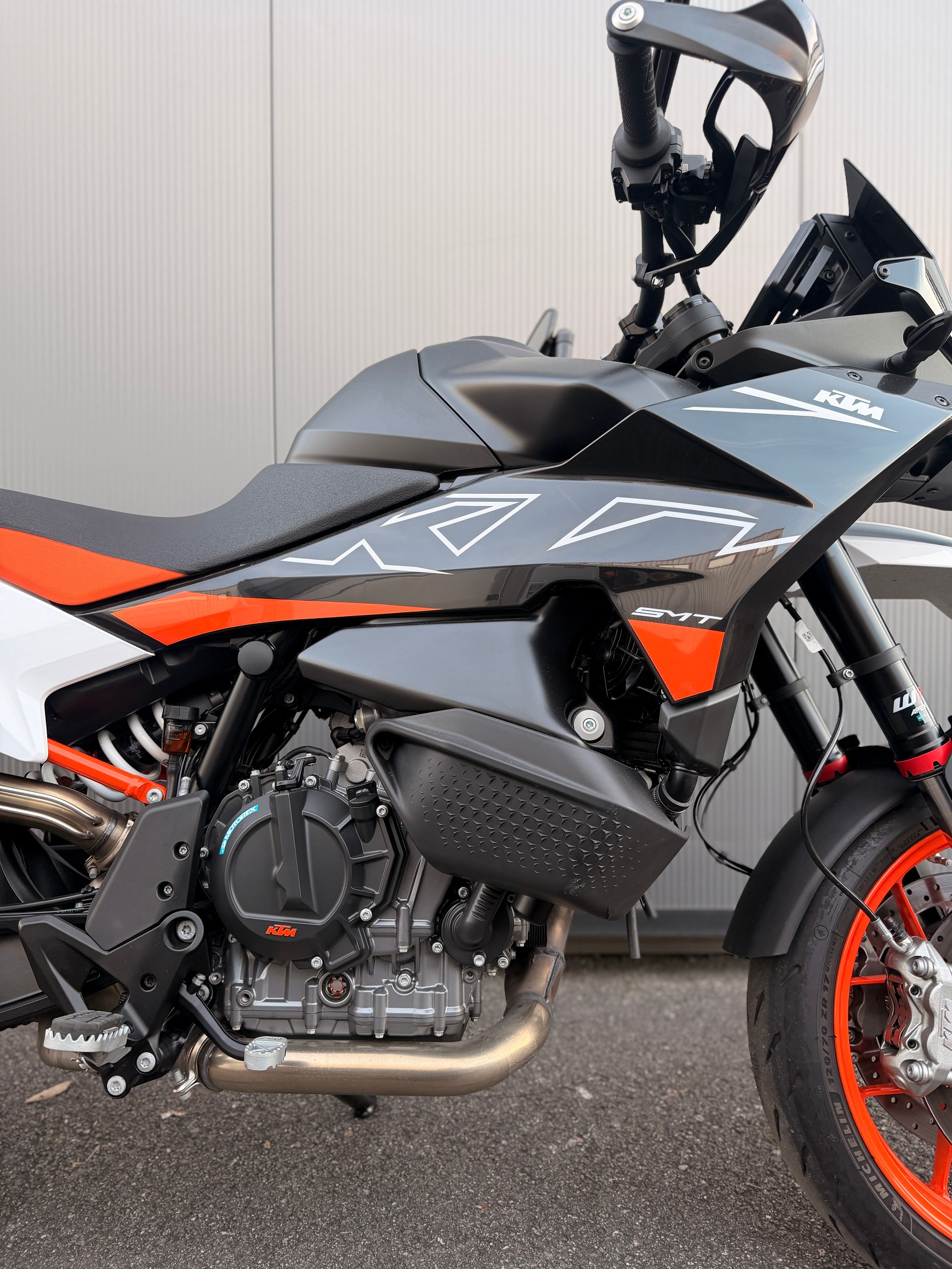 KTM 890 SMT-image-1