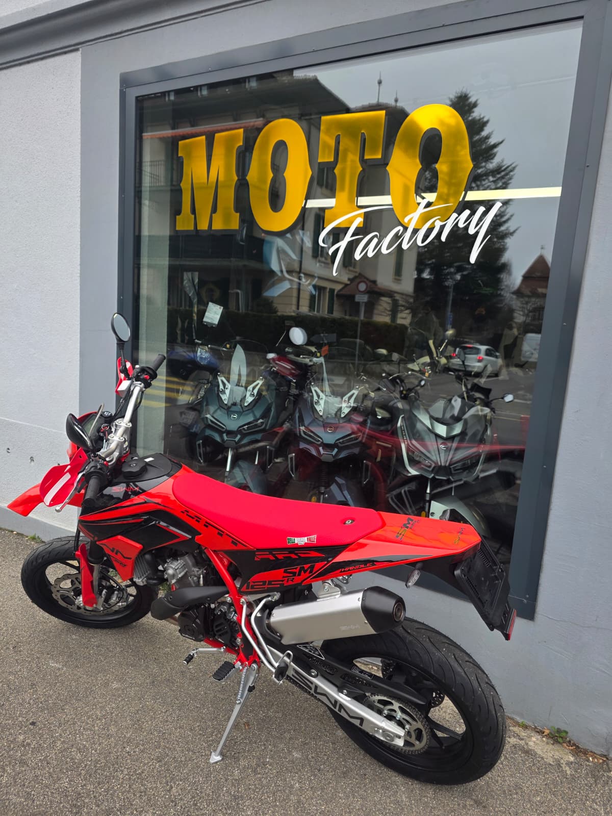 SWM SM 125 R MY25 SPECIAL-image-1
